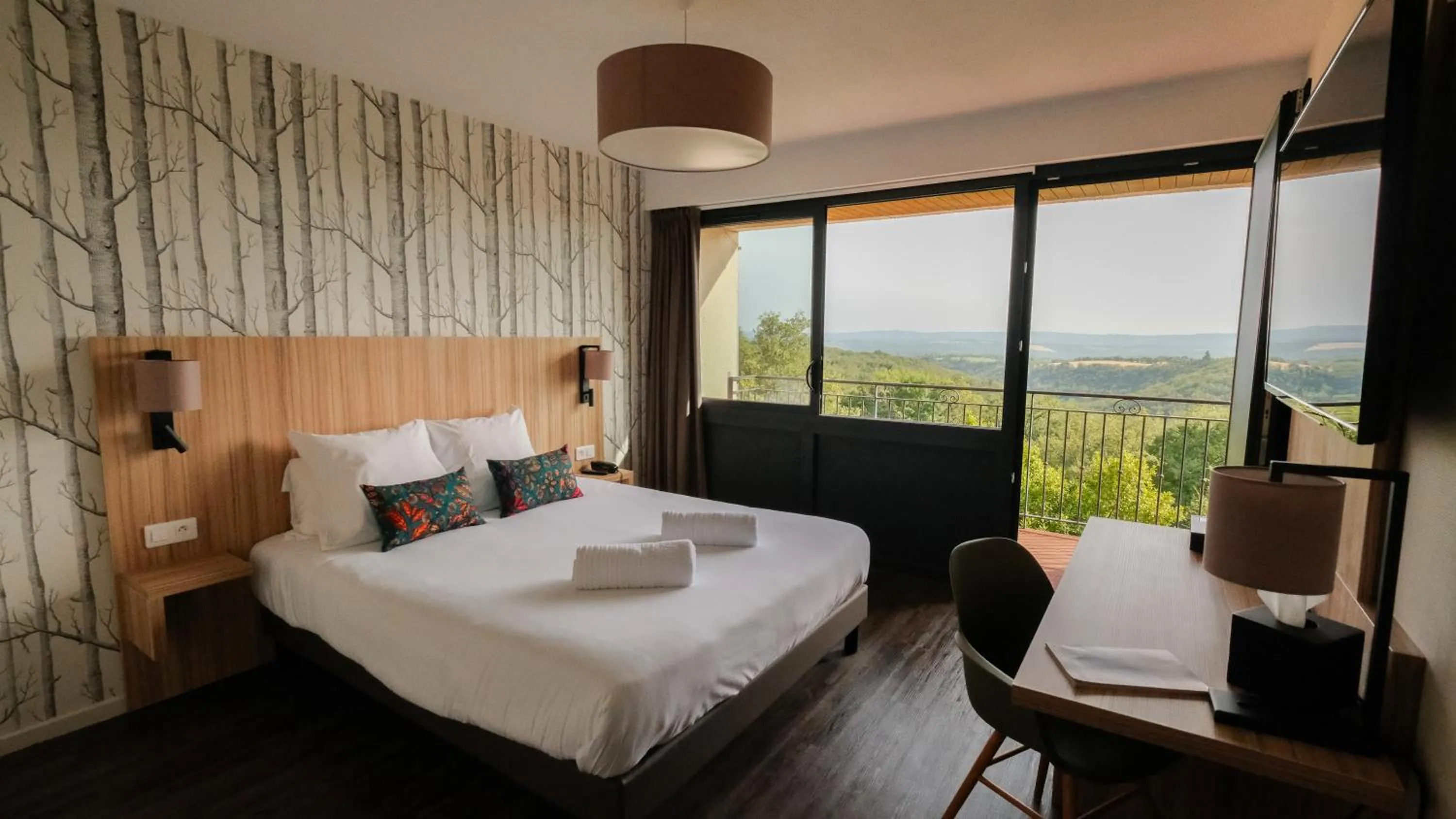 Bed in Le Bois d'Imbert - Memory Collection