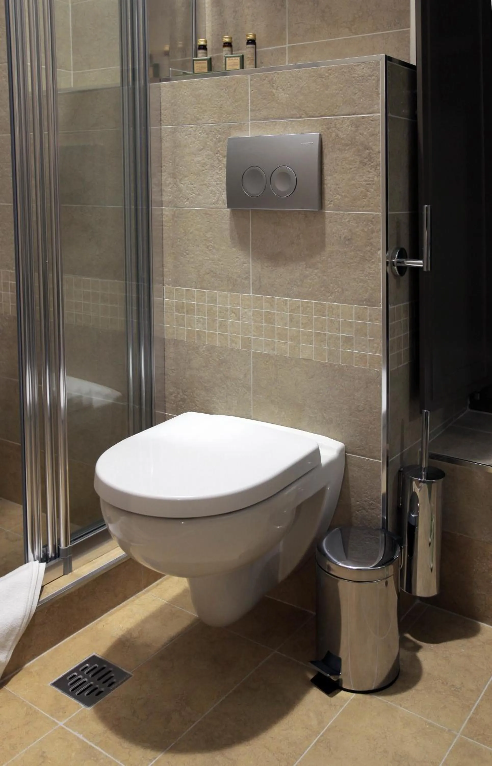 Bathroom in Hotel Doltso