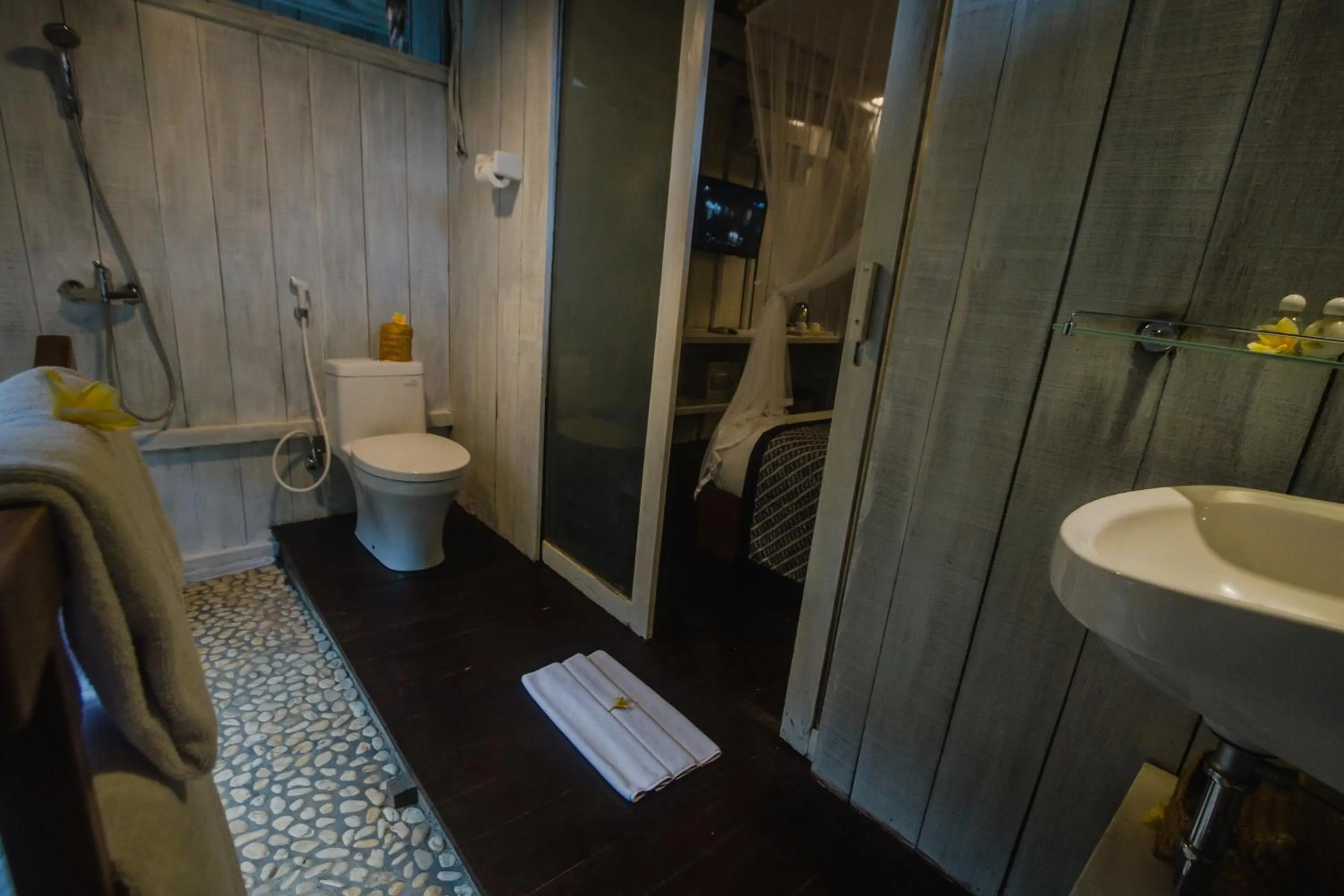 Bathroom in Green Taman Ubud by Prasi