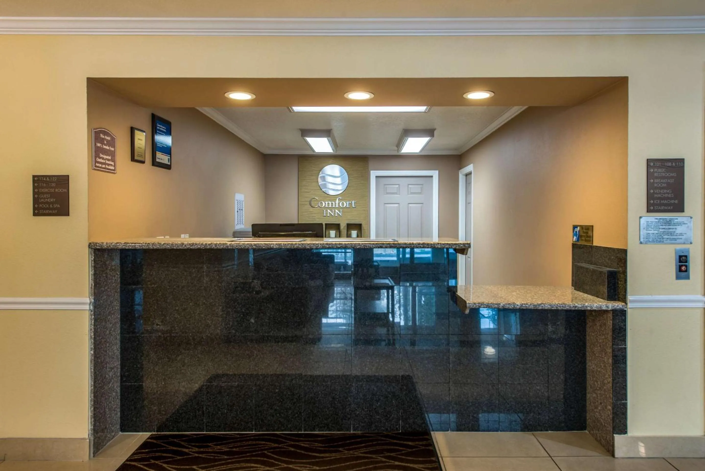 Lobby or reception in Comfort Inn Mount Shasta Area