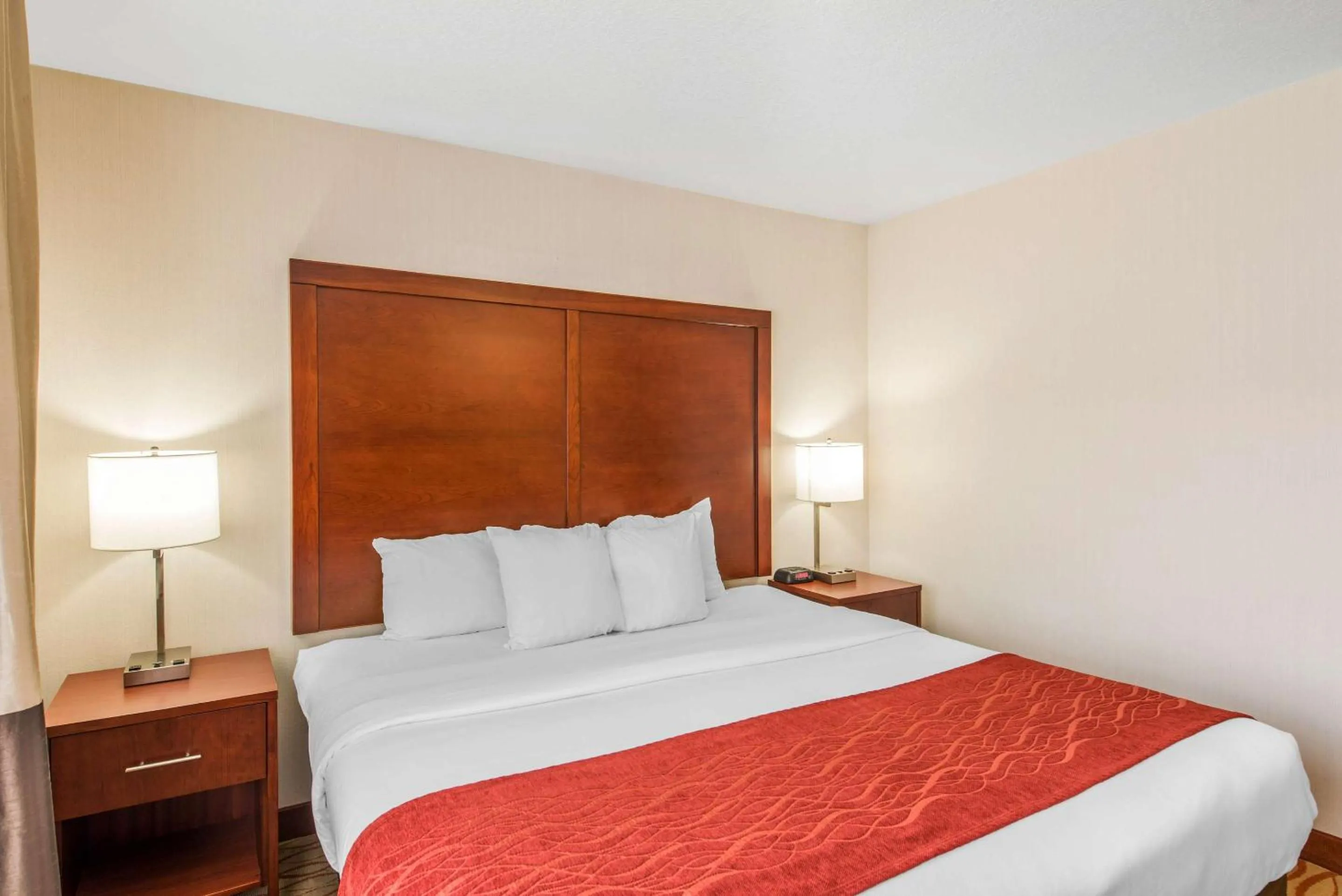 Bedroom, Bed in Comfort Inn Mount Shasta Area