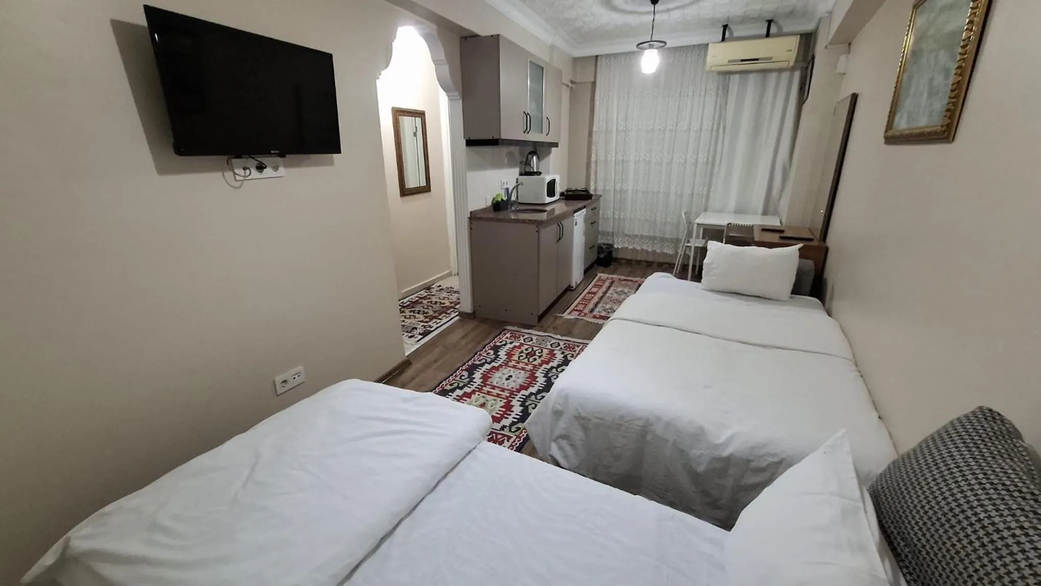 Communal lounge/ TV room, Bed in Burak Apart