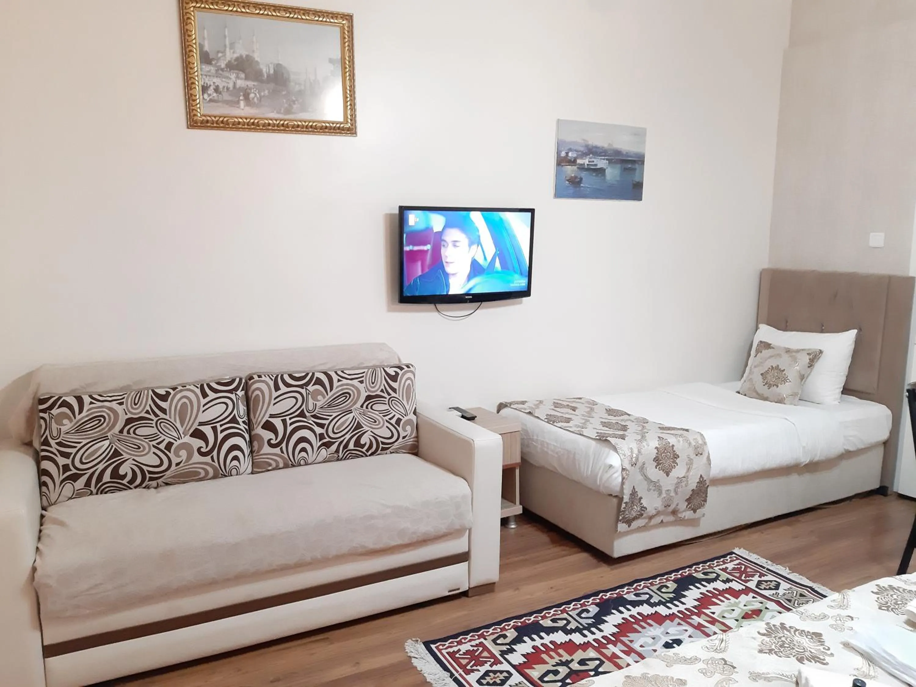 Communal lounge/ TV room, Bed in Burak Apart