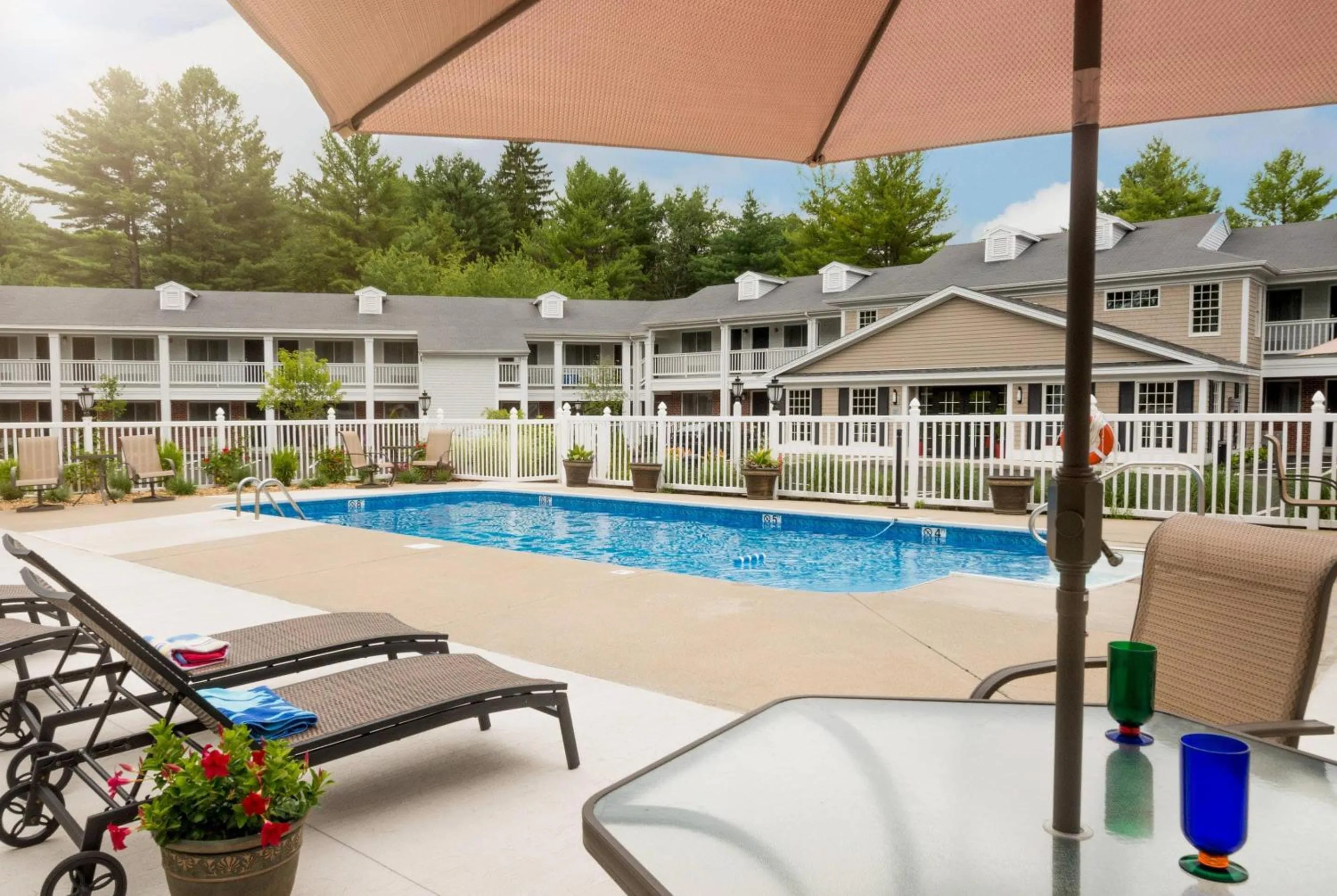 Swimming pool in Port Inn & Suites Kennebunk, an Ascend Collection Hotel