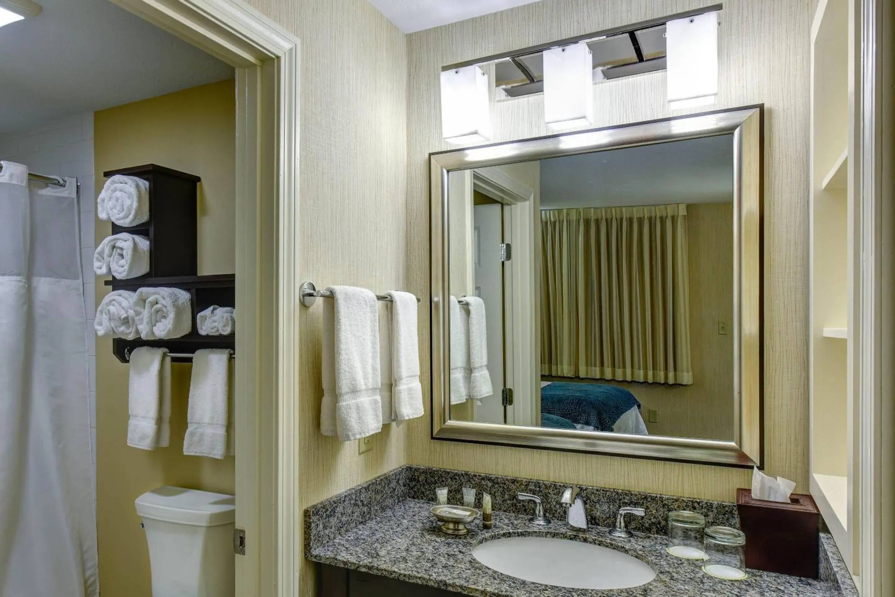 Superior Efficiency King Room - Non-Smoking in Port Inn & Suites Kennebunk, an Ascend Collection Hotel Superior Efficiency King Room - Non-Smoking in Port Inn & Suites Kennebunk, an Ascend Collection Hotel