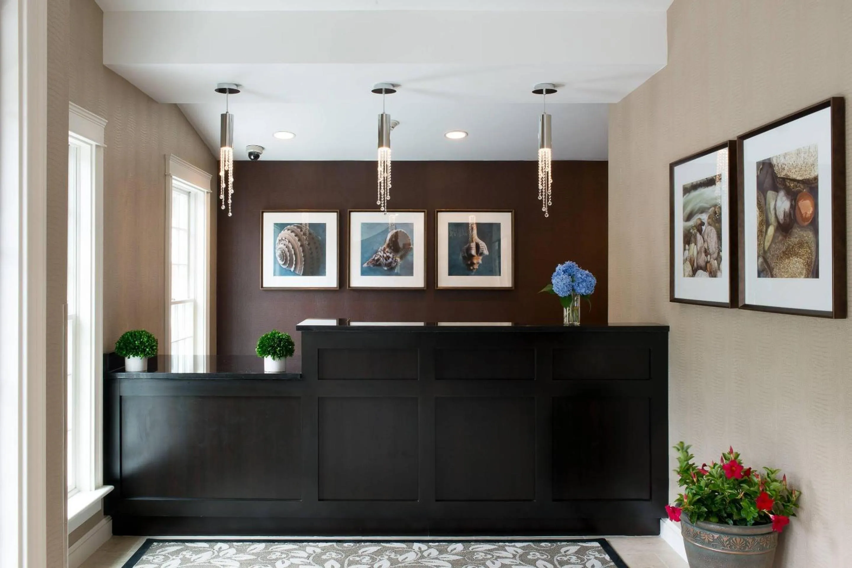 Lobby or reception in Port Inn & Suites Kennebunk, an Ascend Collection Hotel