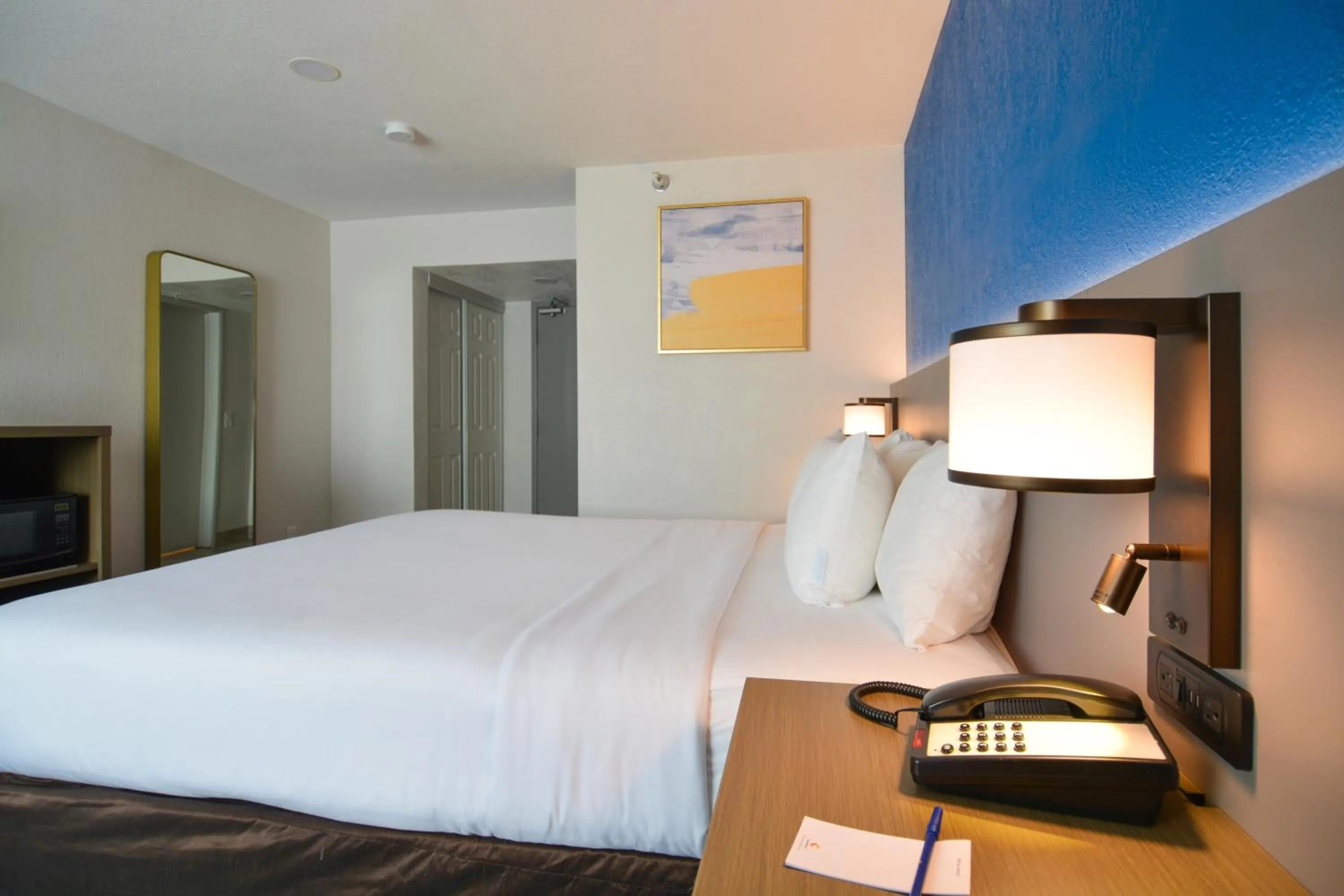 Bed in Comfort Inn & Suites Moreno Valley near March Air Reserve Base