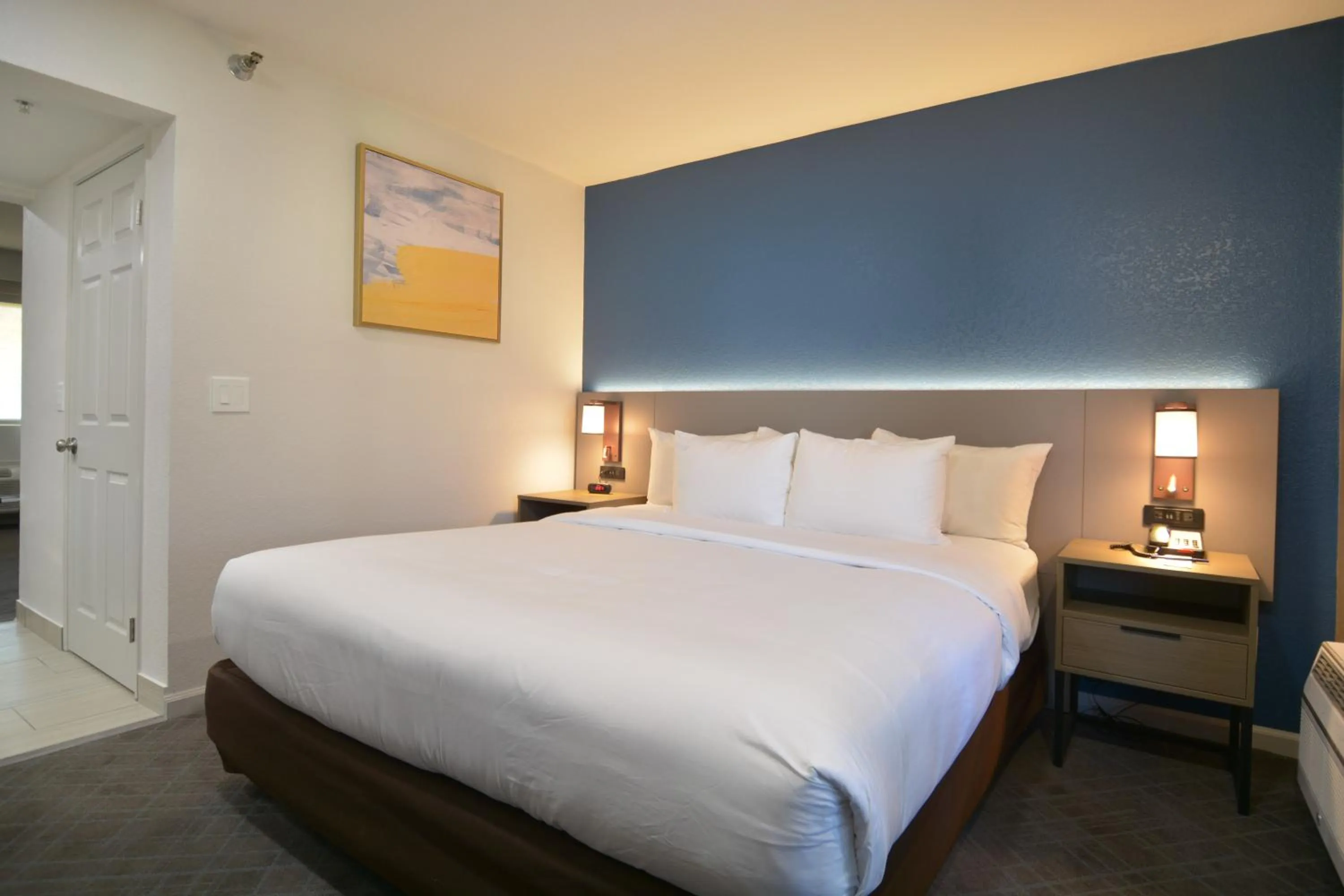 Bed in Comfort Inn & Suites Moreno Valley near March Air Reserve Base