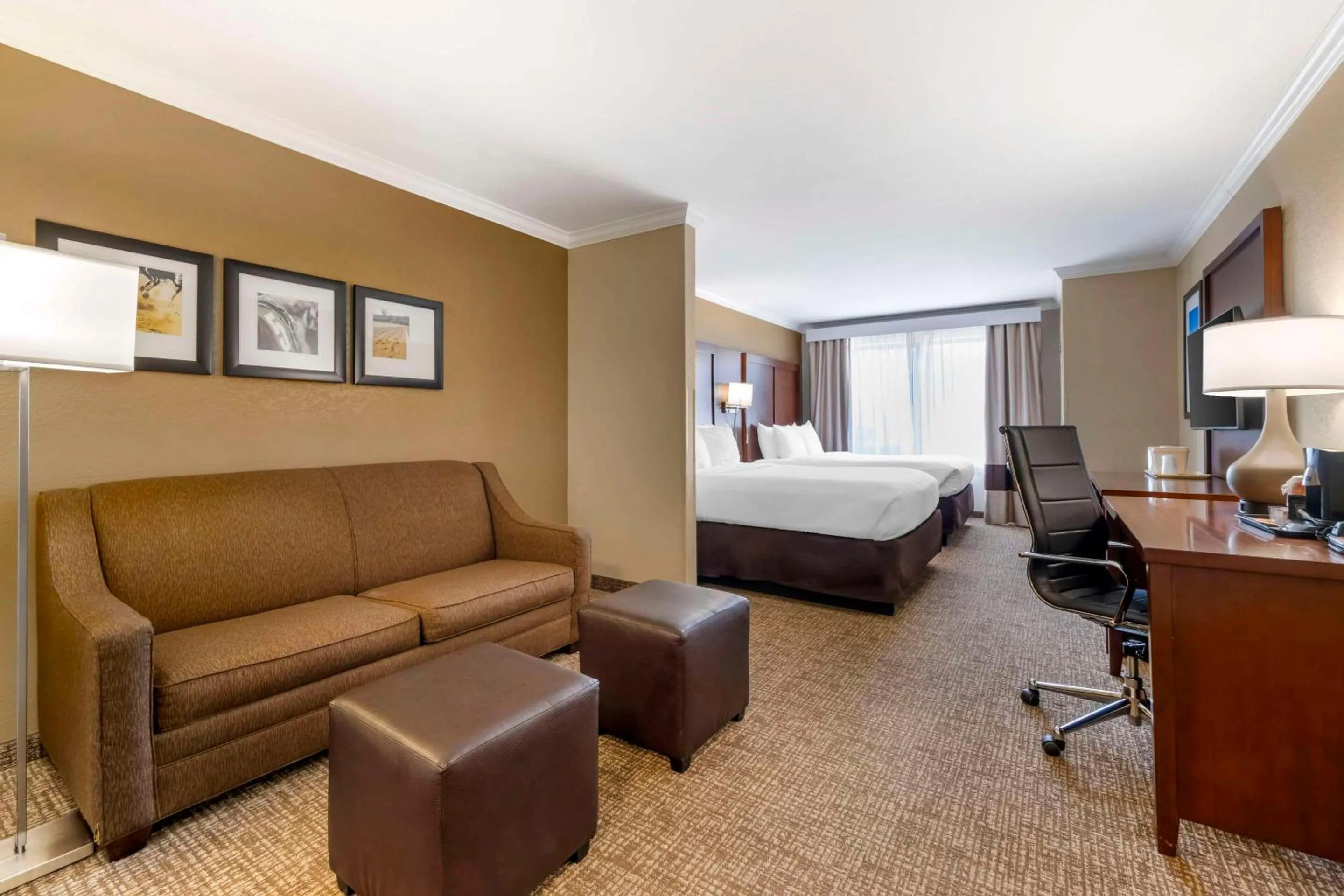 Bedroom, Bed in Comfort Suites Elizabethtown