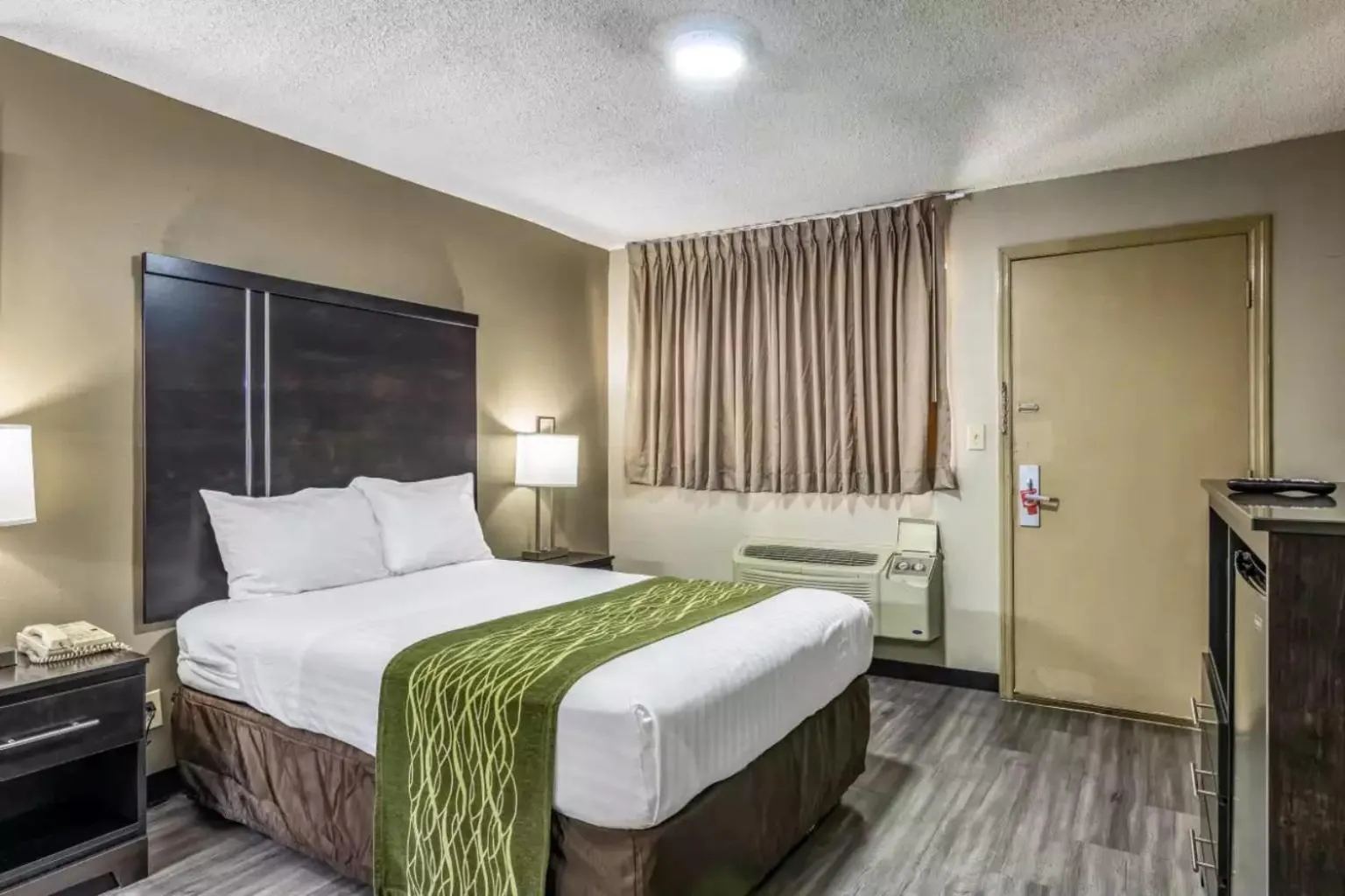 Bed in Americas Best Value Inn Opelika