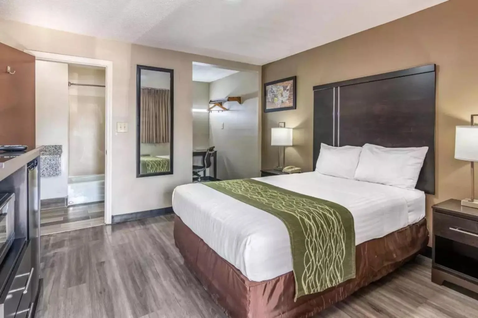 Bed in Americas Best Value Inn Opelika