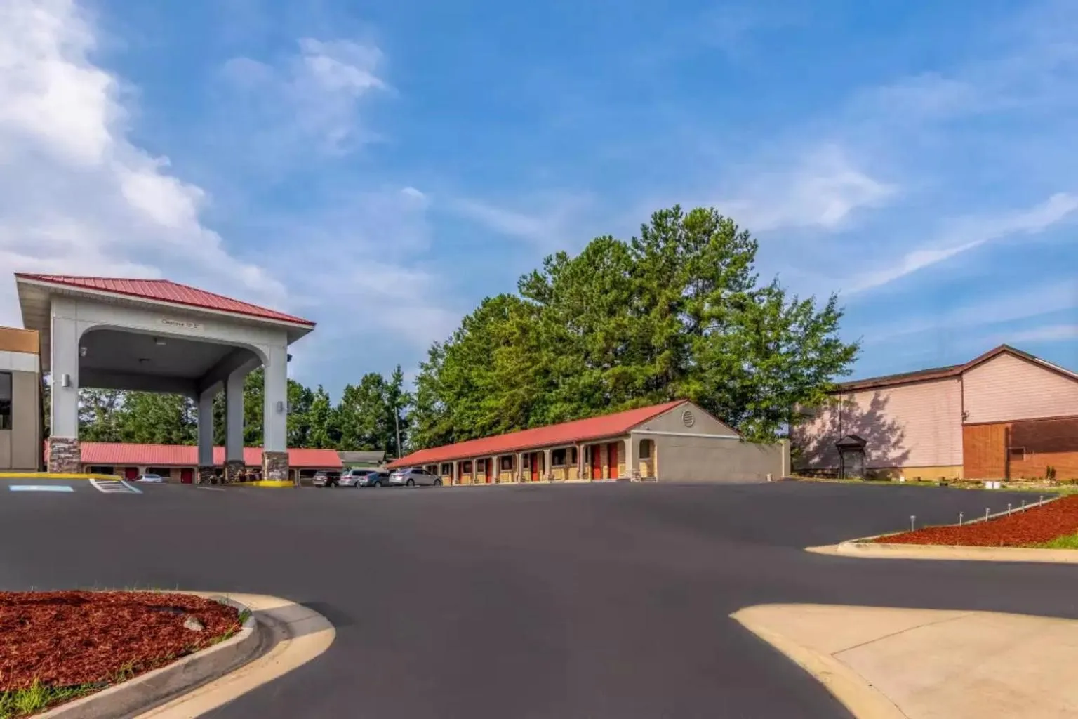 Property building in Americas Best Value Inn Opelika