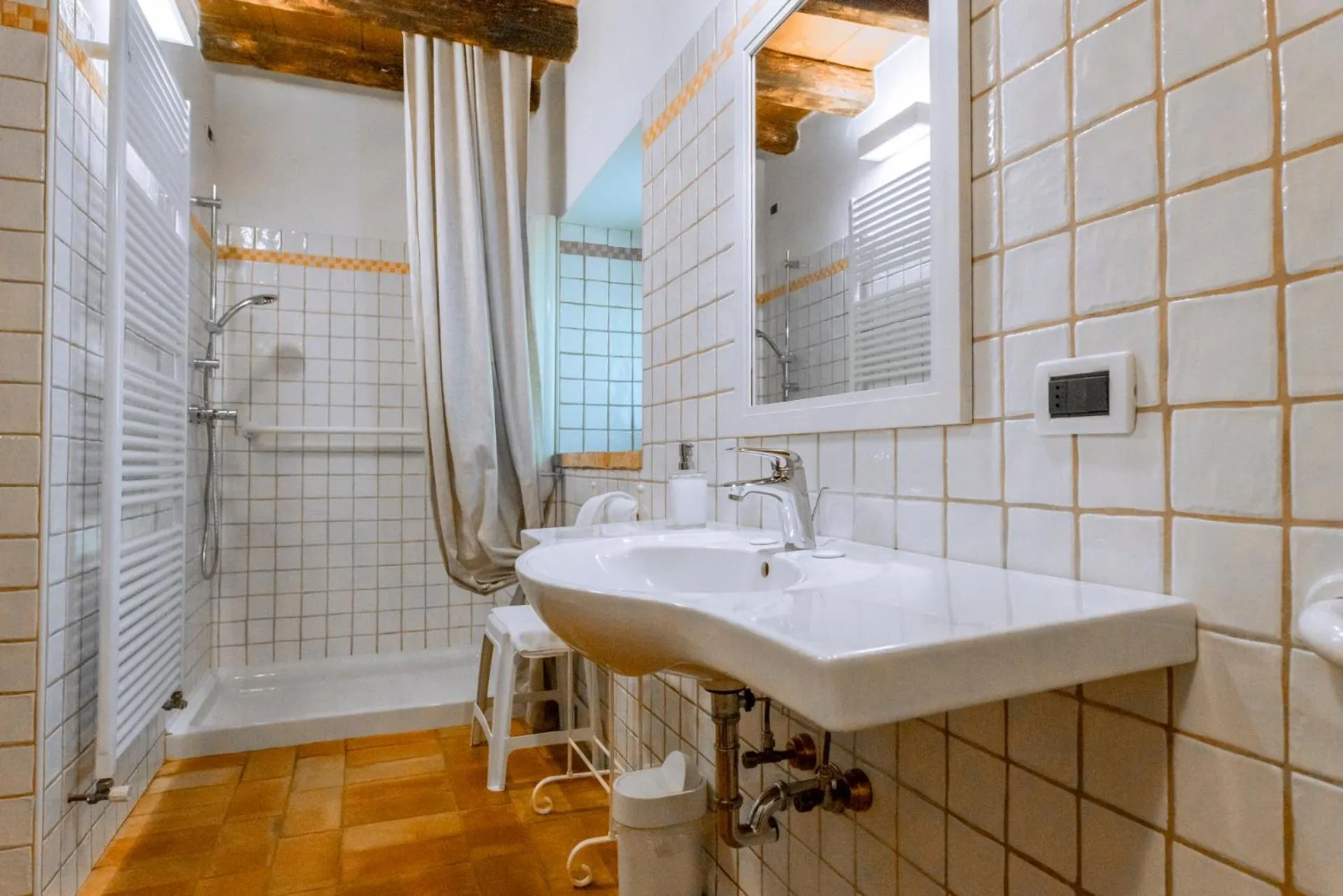 Shower in Musella Winery & Relais