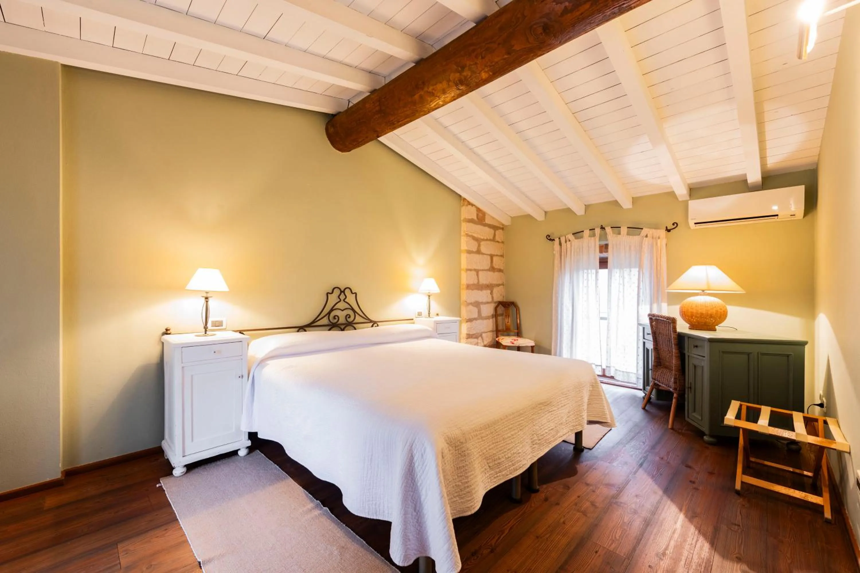 Bed in Musella Winery & Relais