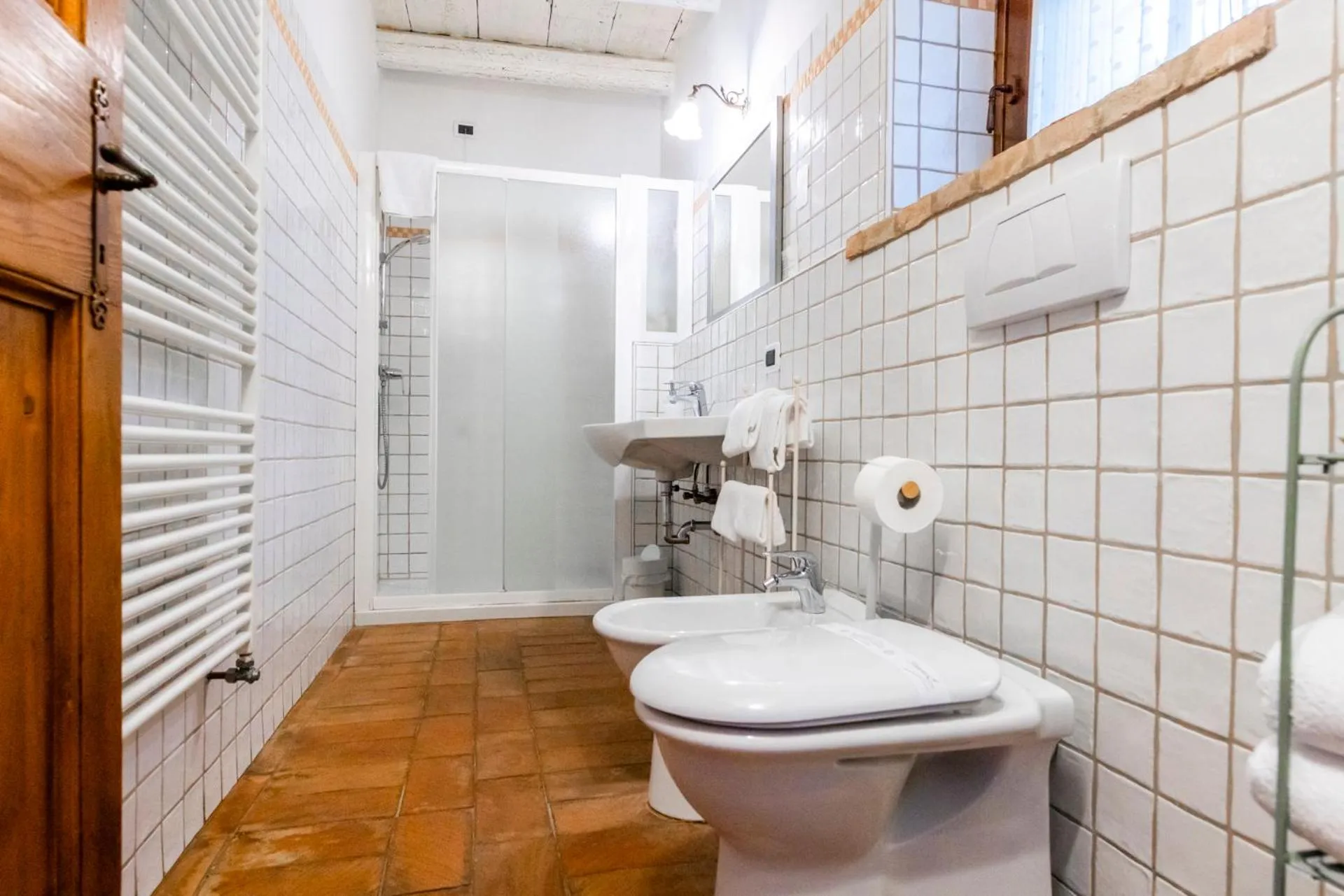 Toilet in Musella Winery & Relais