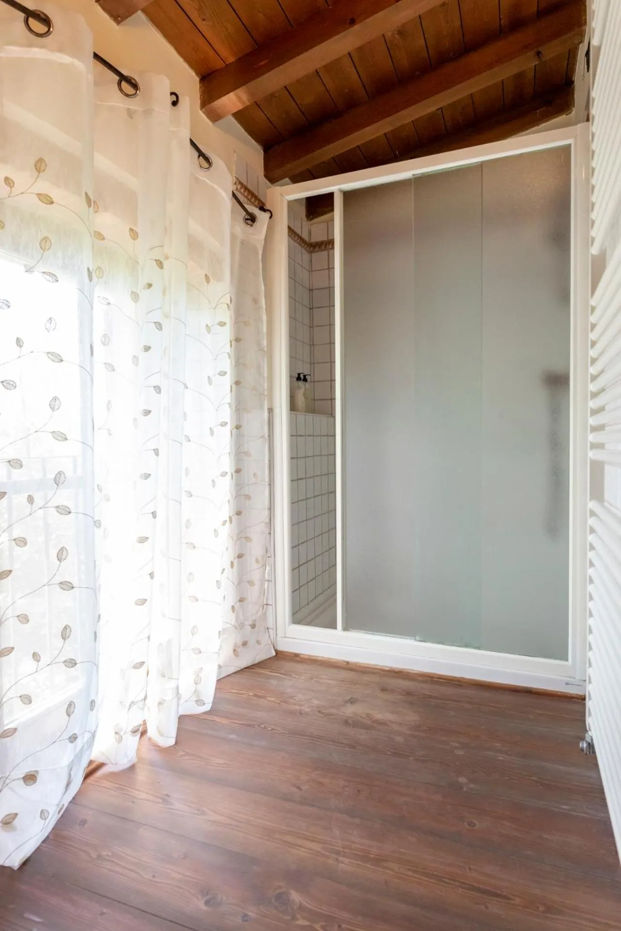 Shower in Musella Winery & Relais