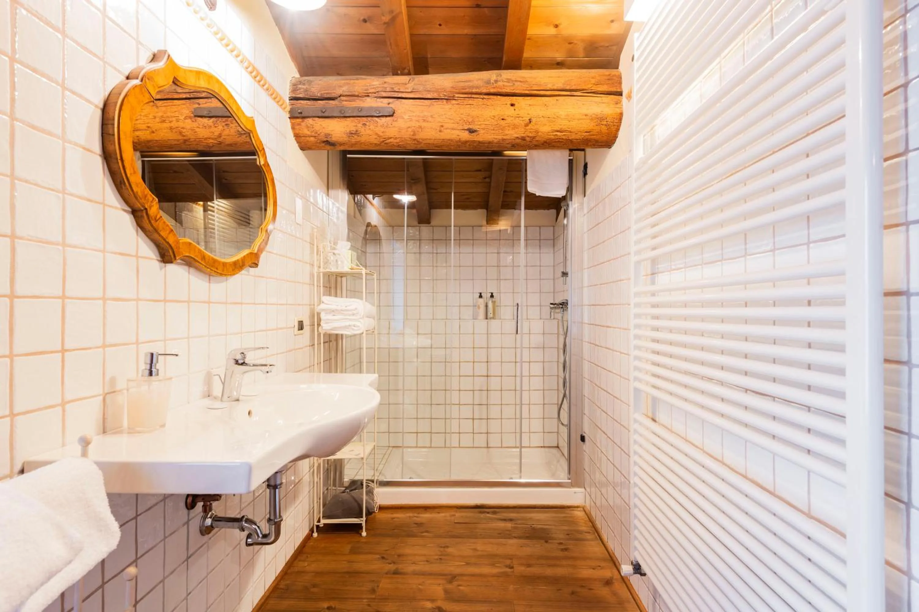 Shower in Musella Winery & Relais