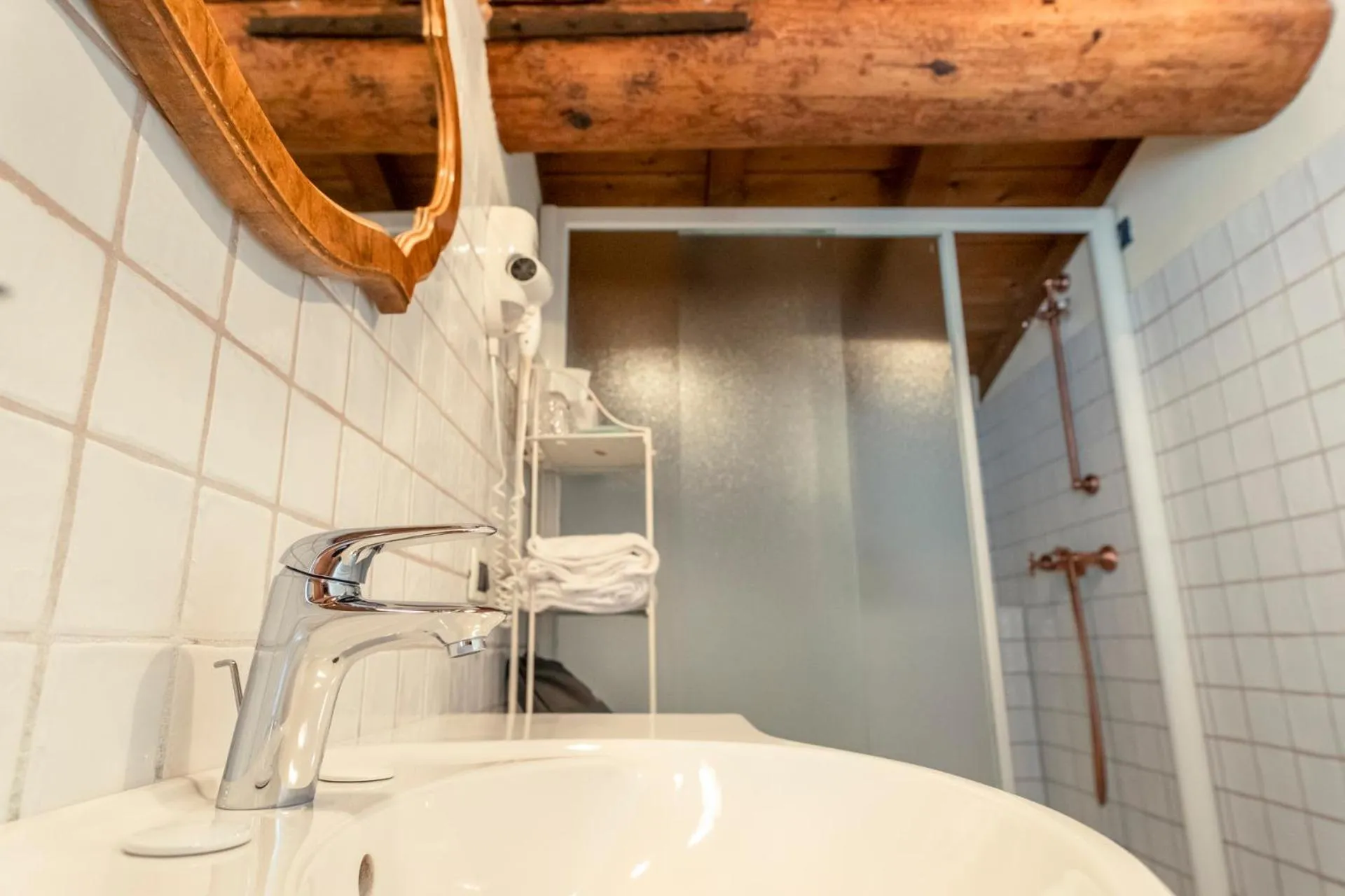 Shower in Musella Winery & Relais