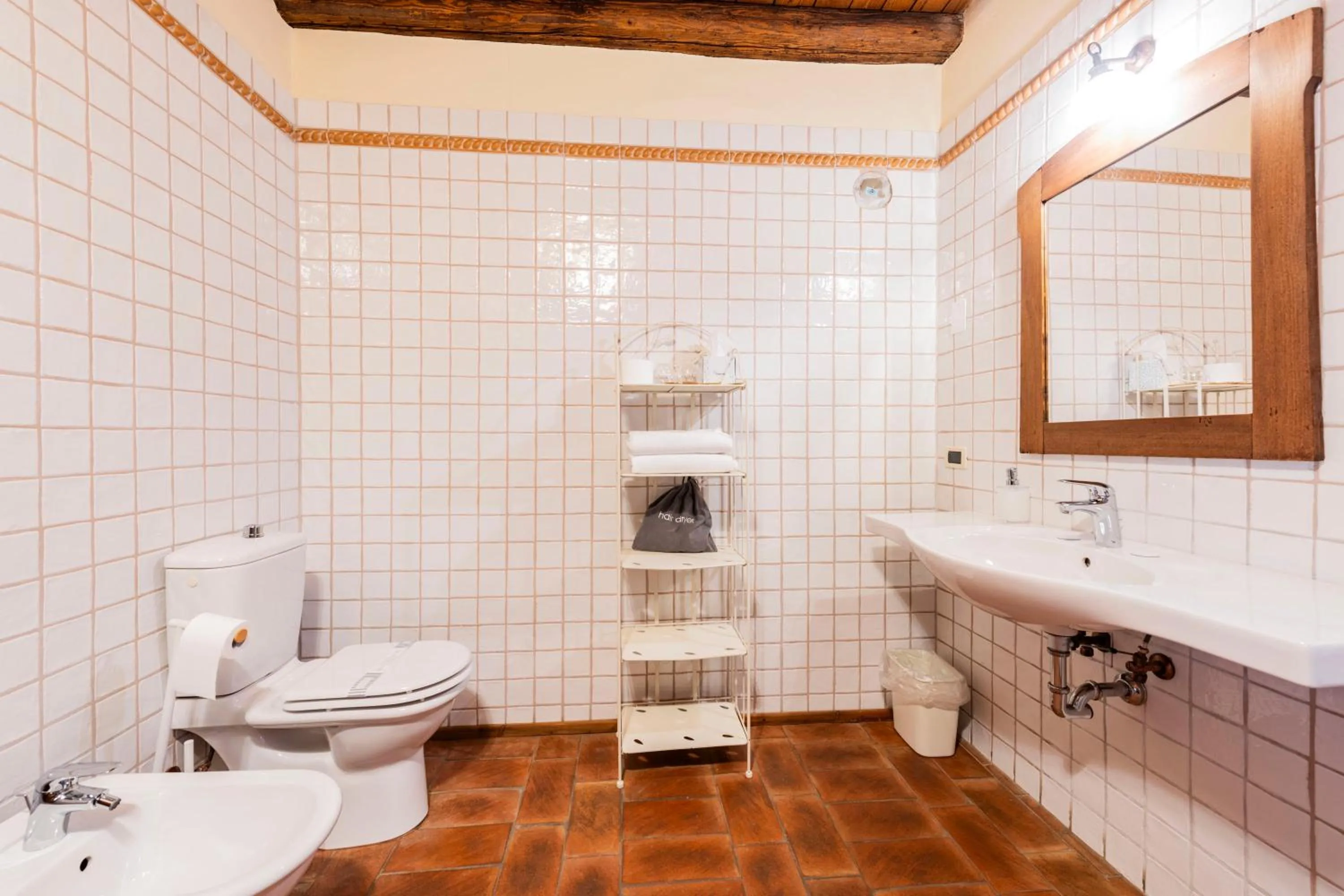 Toilet in Musella Winery & Relais
