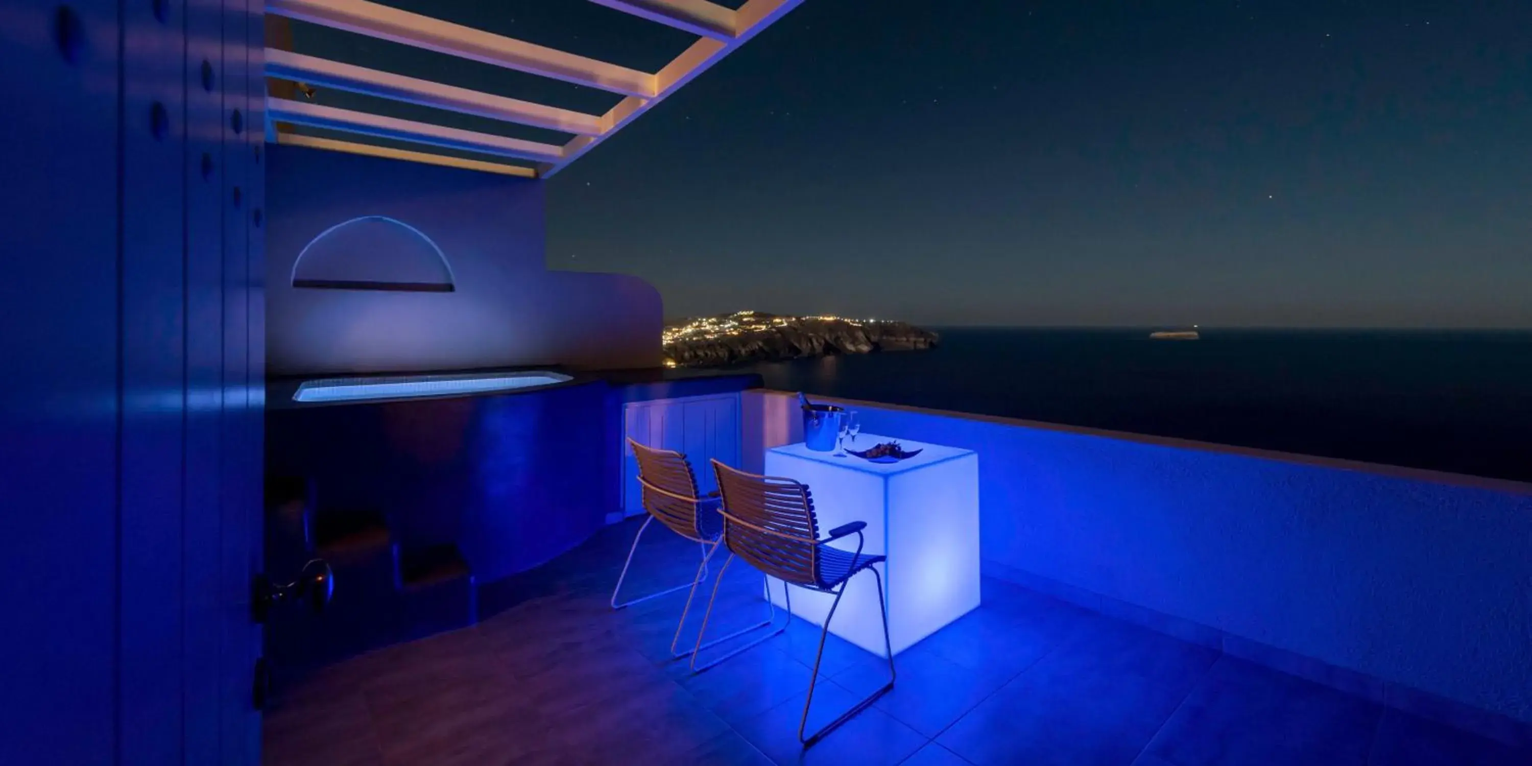 Honeymoon Double Room with Outdoor Jacuzzi in Caldera's Dolphin Suites Honeymoon Double Room with Outdoor Jacuzzi in Caldera's Dolphin Suites