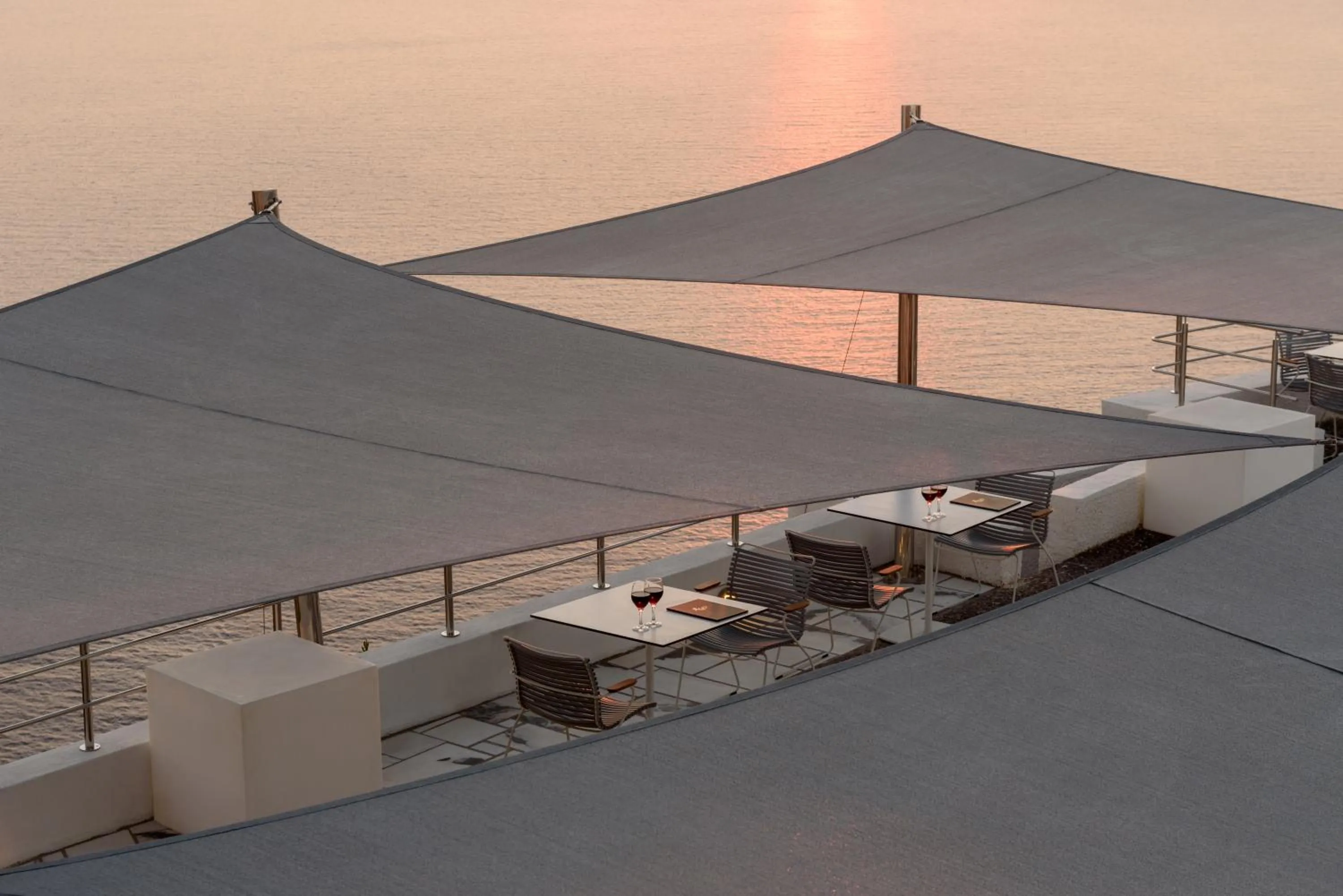 Restaurant/places to eat in Caldera's Dolphin Suites