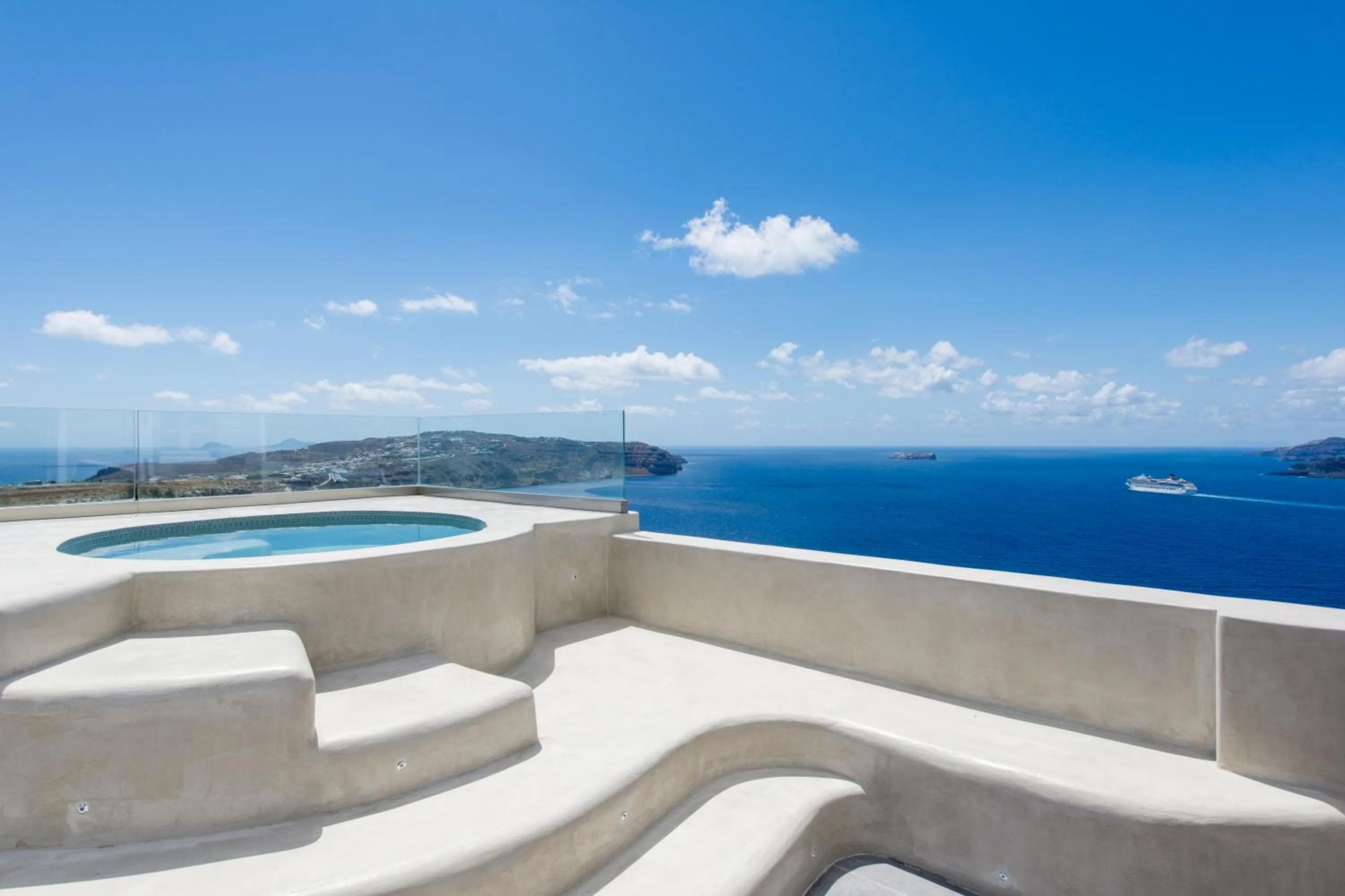 Hot Spring Bath in Caldera's Dolphin Suites