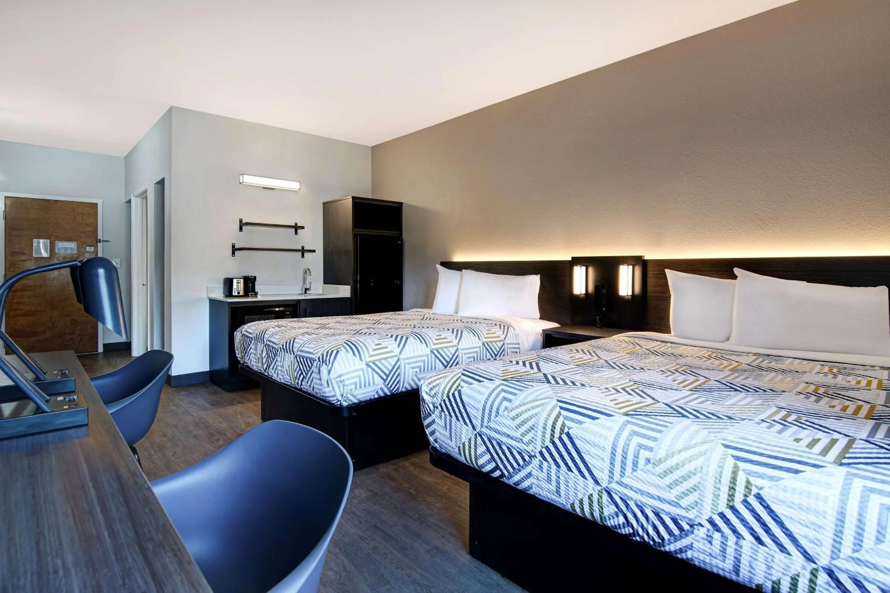 Photo of the whole room, Bed in Studio 6 Pensacola, FL - West I-10