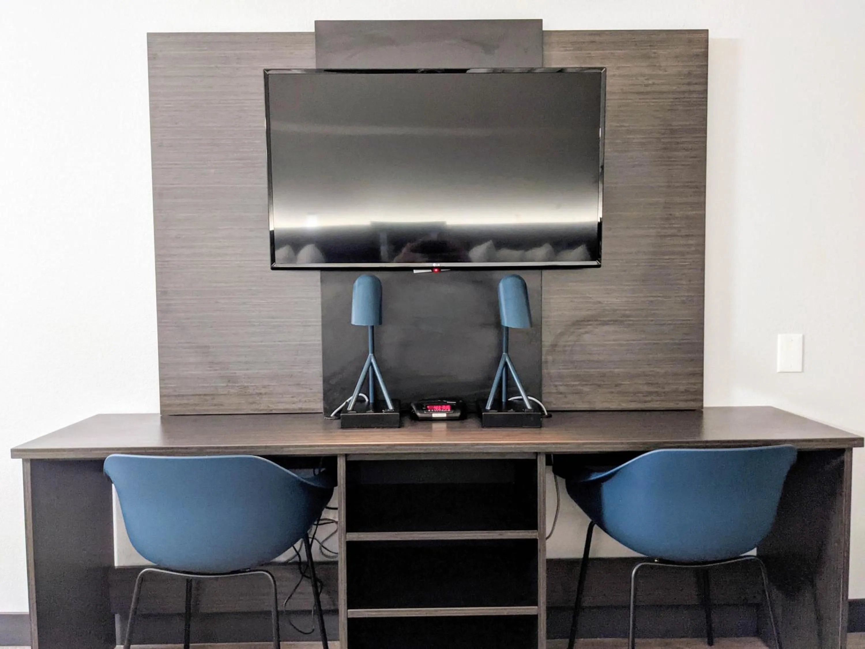 TV and multimedia in Studio 6 Pensacola, FL - West I-10