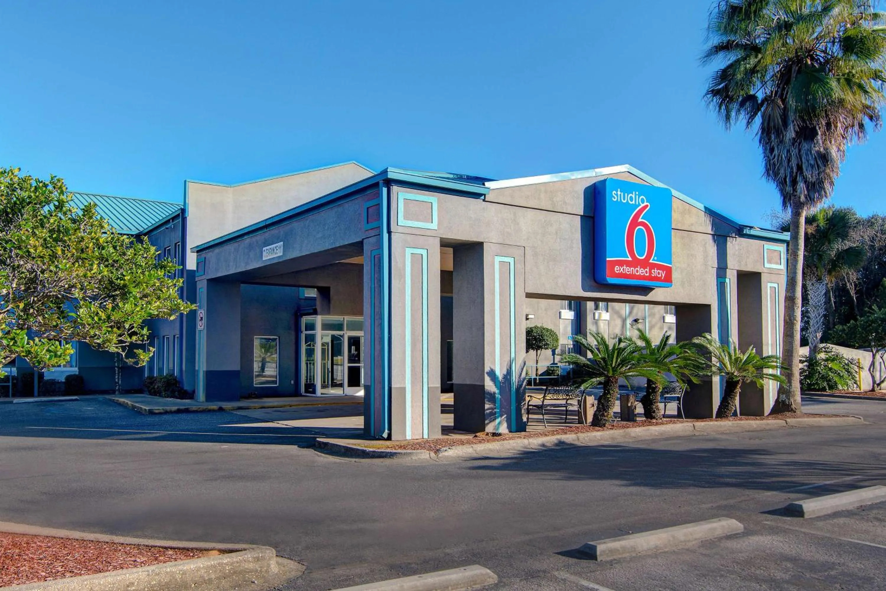 Property building in Studio 6 Pensacola, FL - West I-10