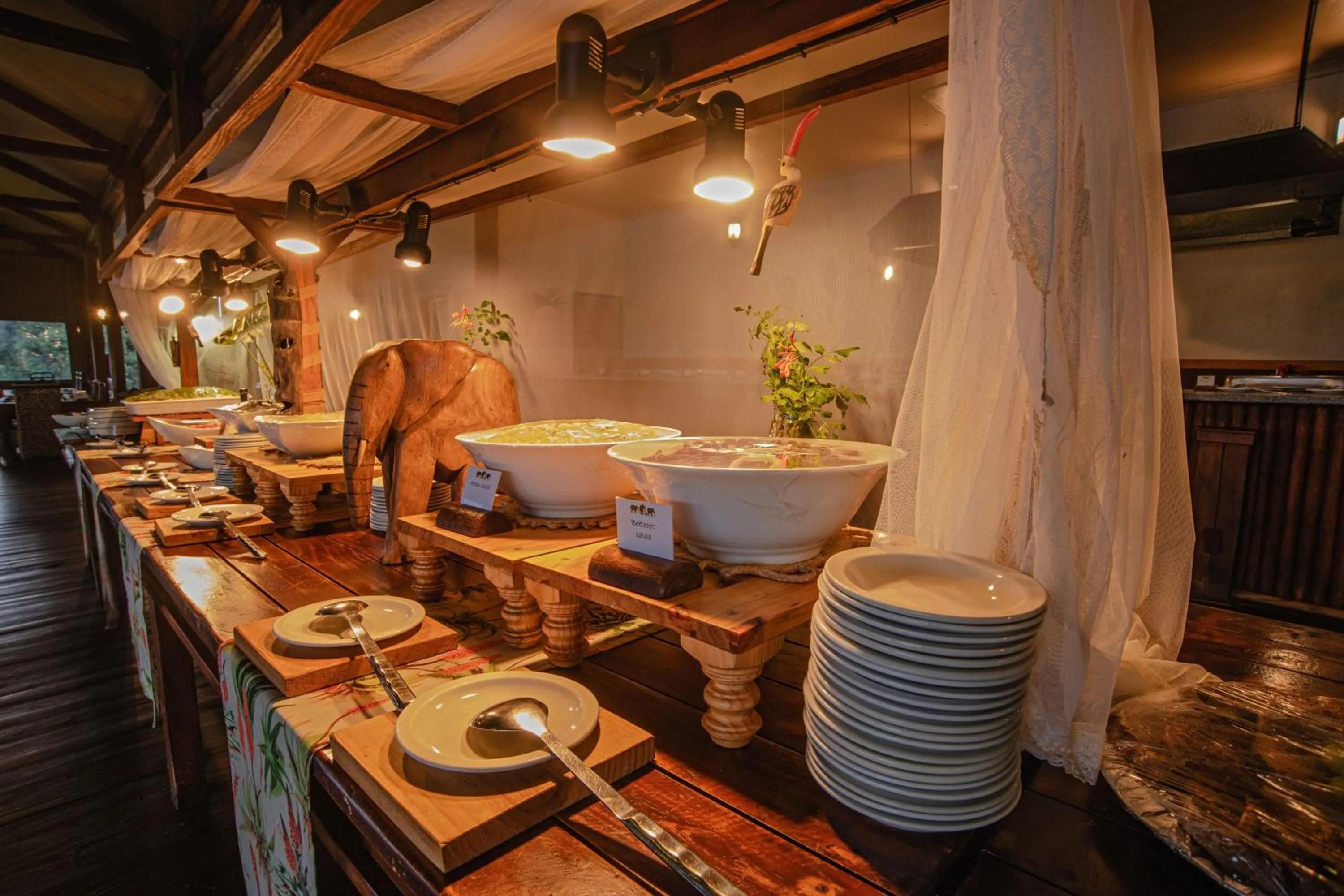 Restaurant/places to eat in Nkambeni Safari Camp