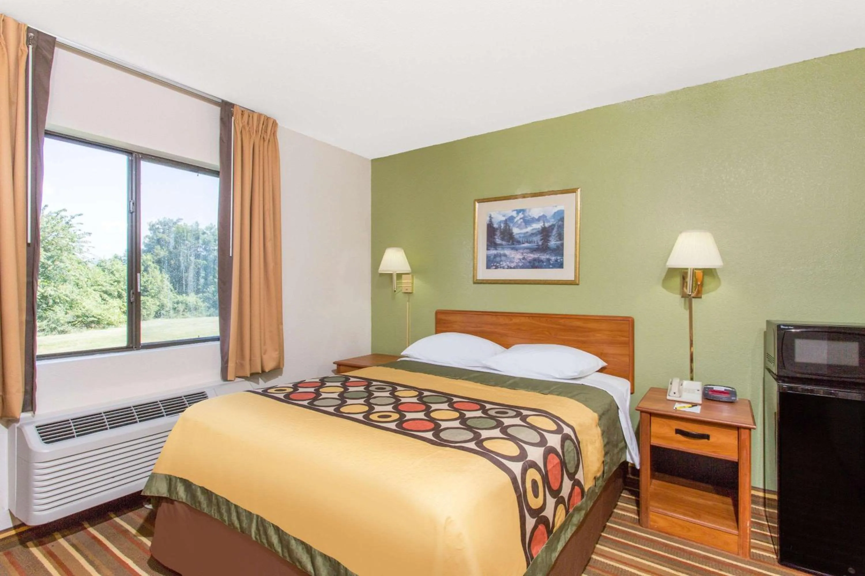 Photo of the whole room, Bed in Super 8 by Wyndham Bedford