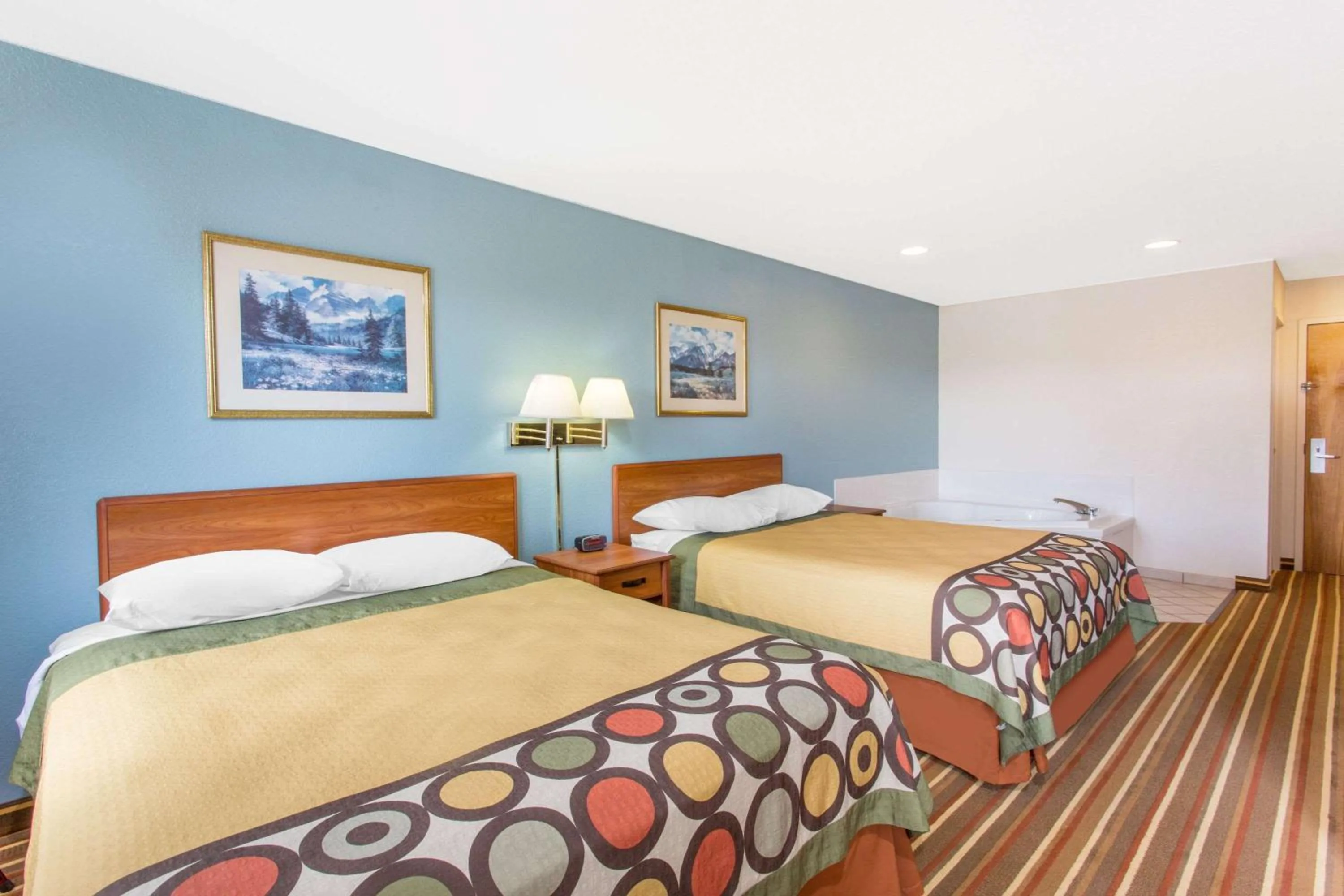 Photo of the whole room, Bed in Super 8 by Wyndham Bedford