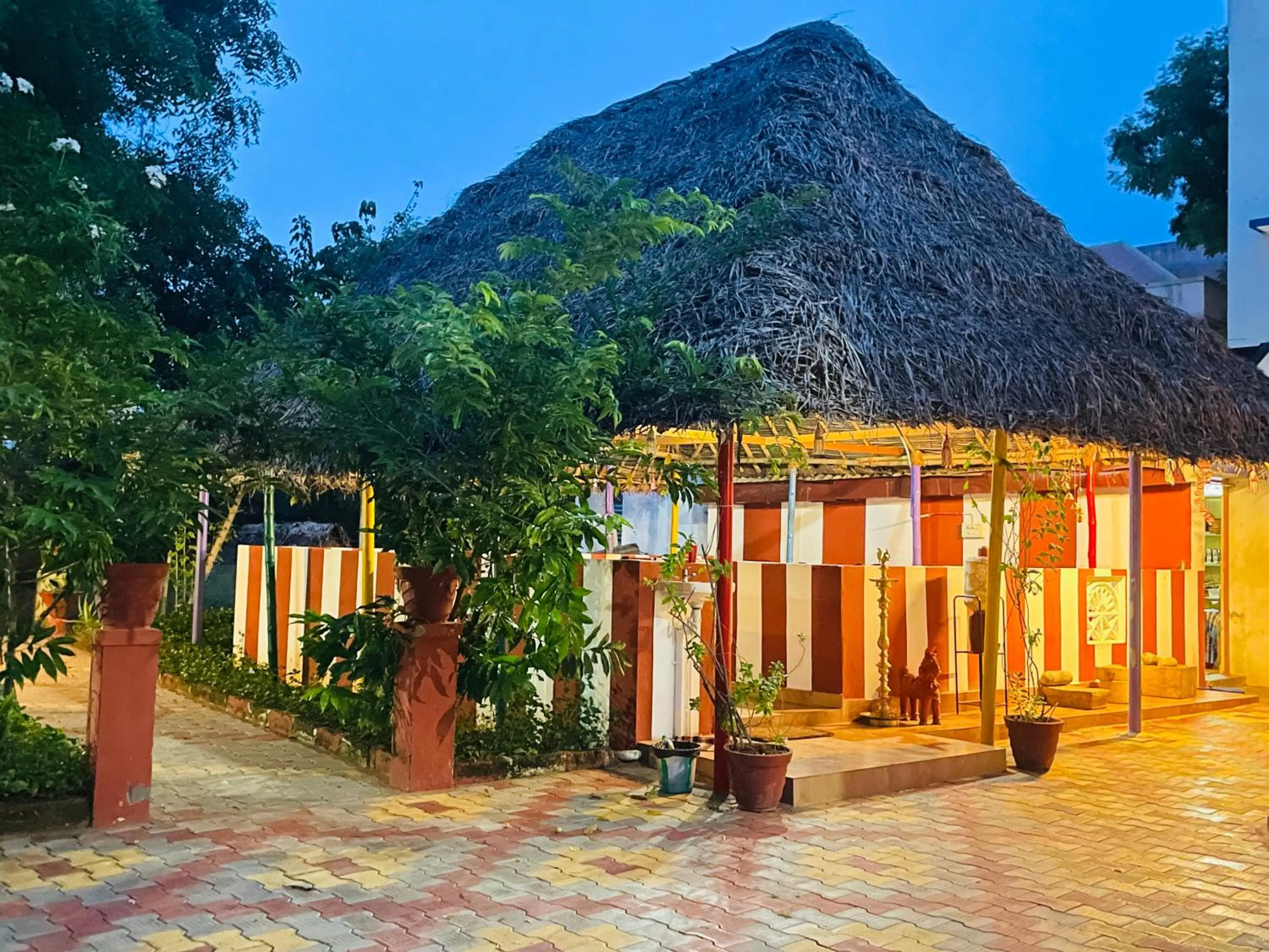 Restaurant/places to eat in Chola Heritage Resort