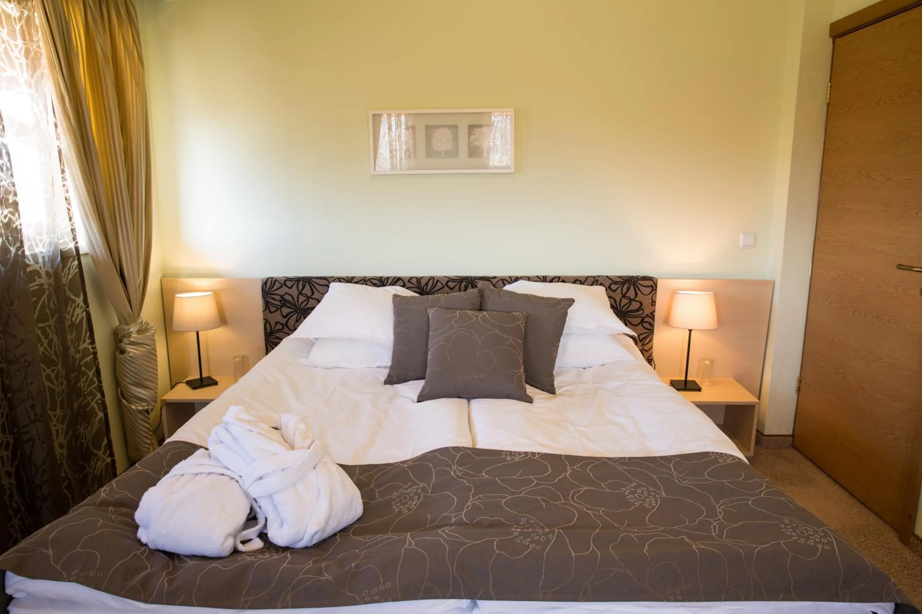 Bed in Thermal Hotel Seven Seasons