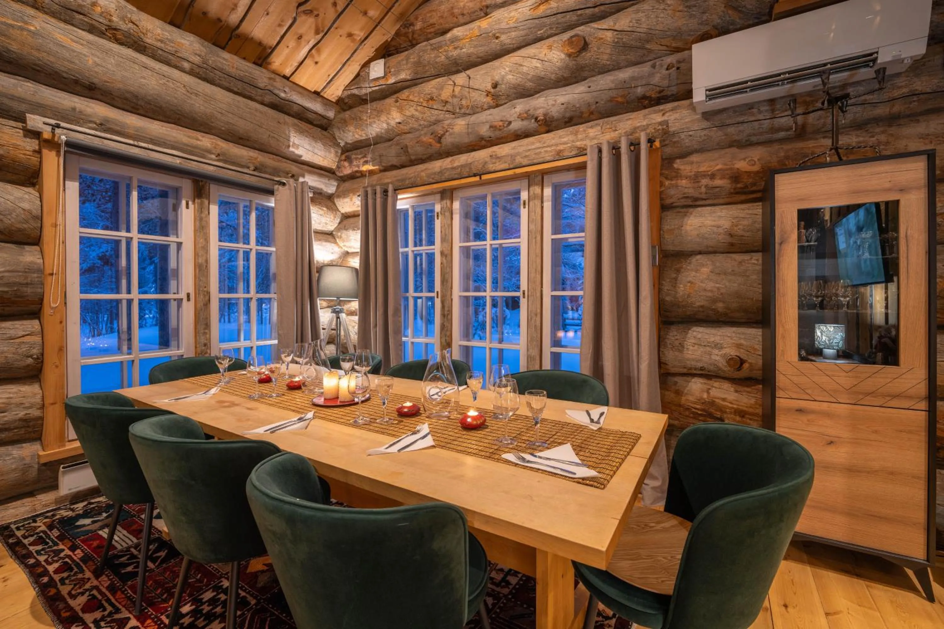 Dining area in Kuukkeli Hirvas Suite