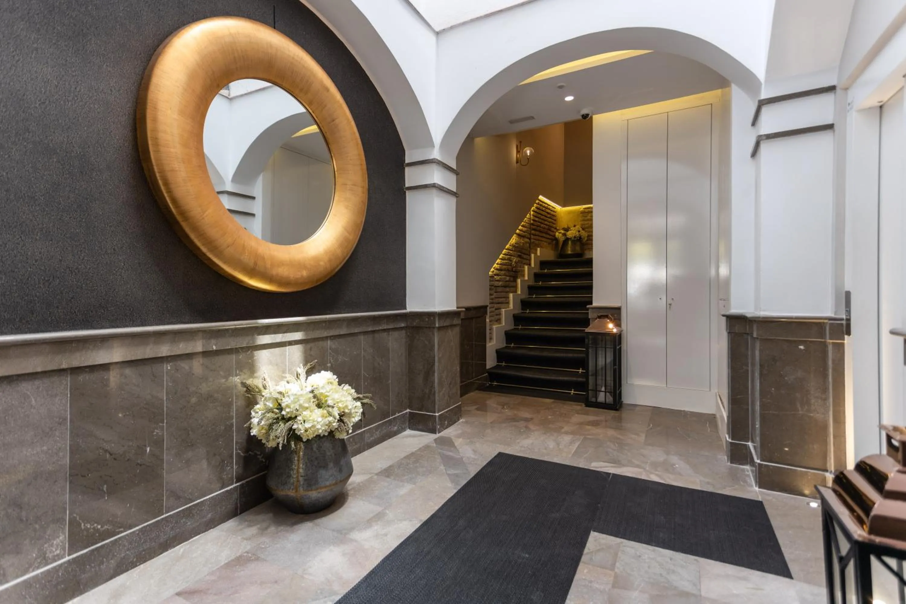 Lobby or reception in BiBo Suites Plaza Nueva