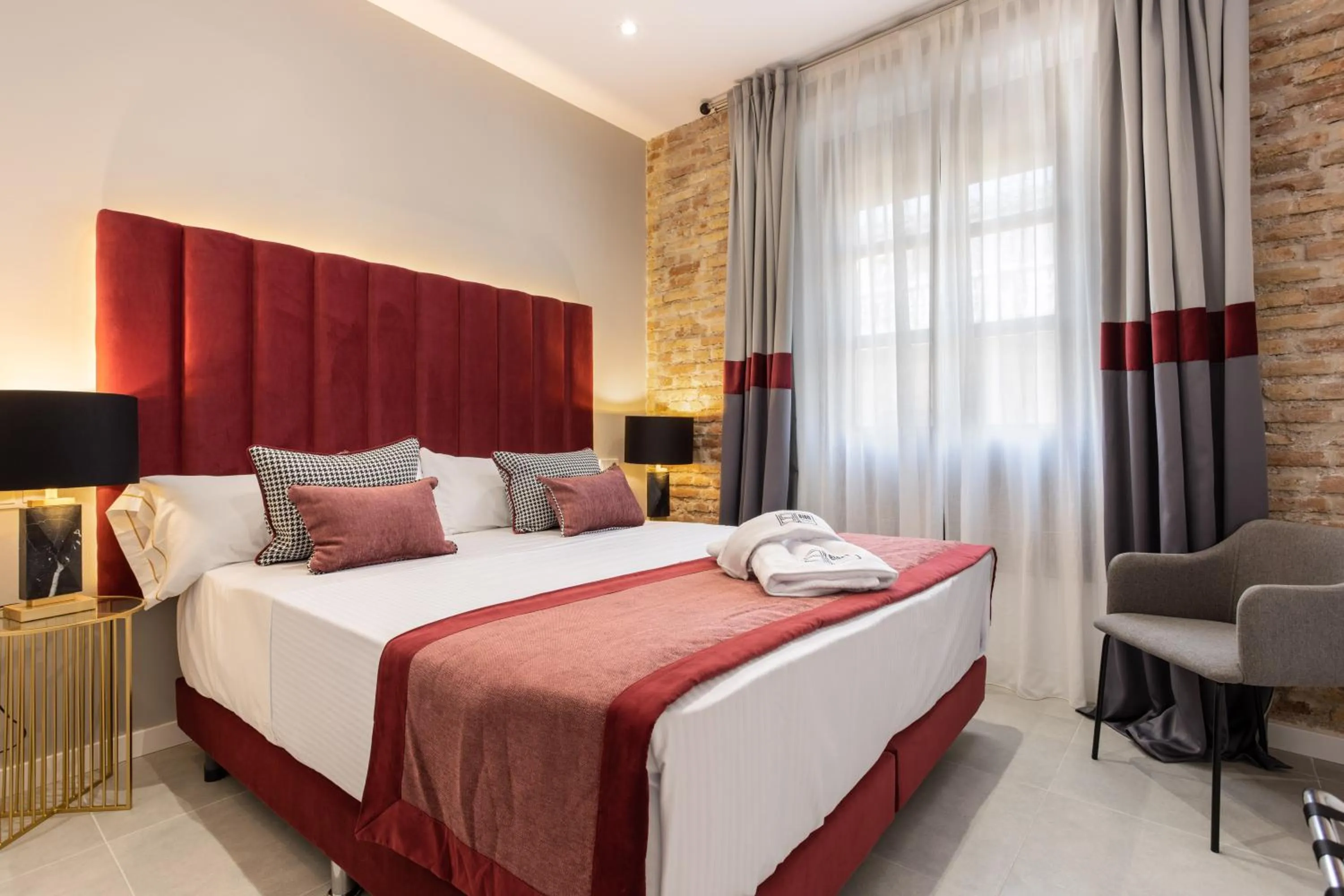 Bed in BiBo Suites Plaza Nueva