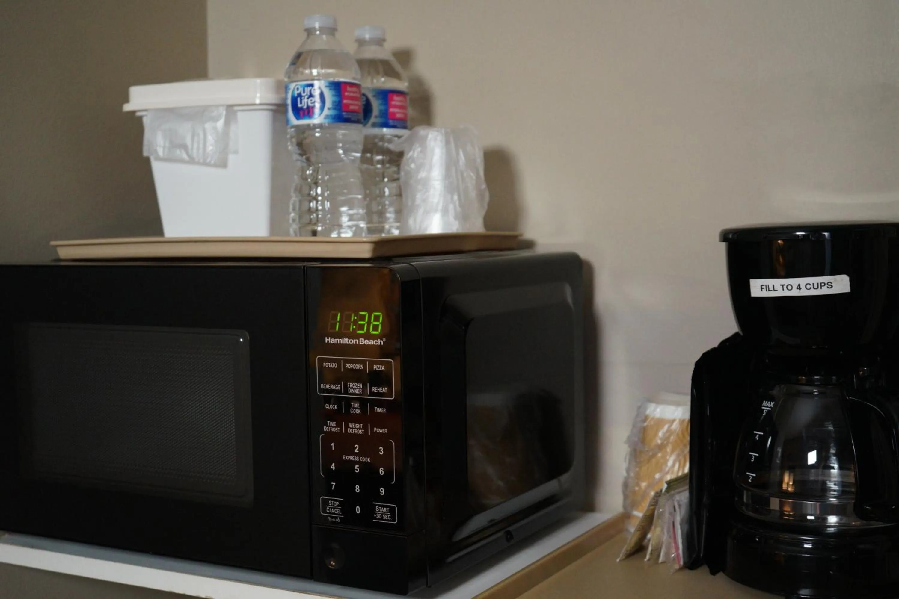 Coffee/tea facilities in Jolly Roger Inn & Resort