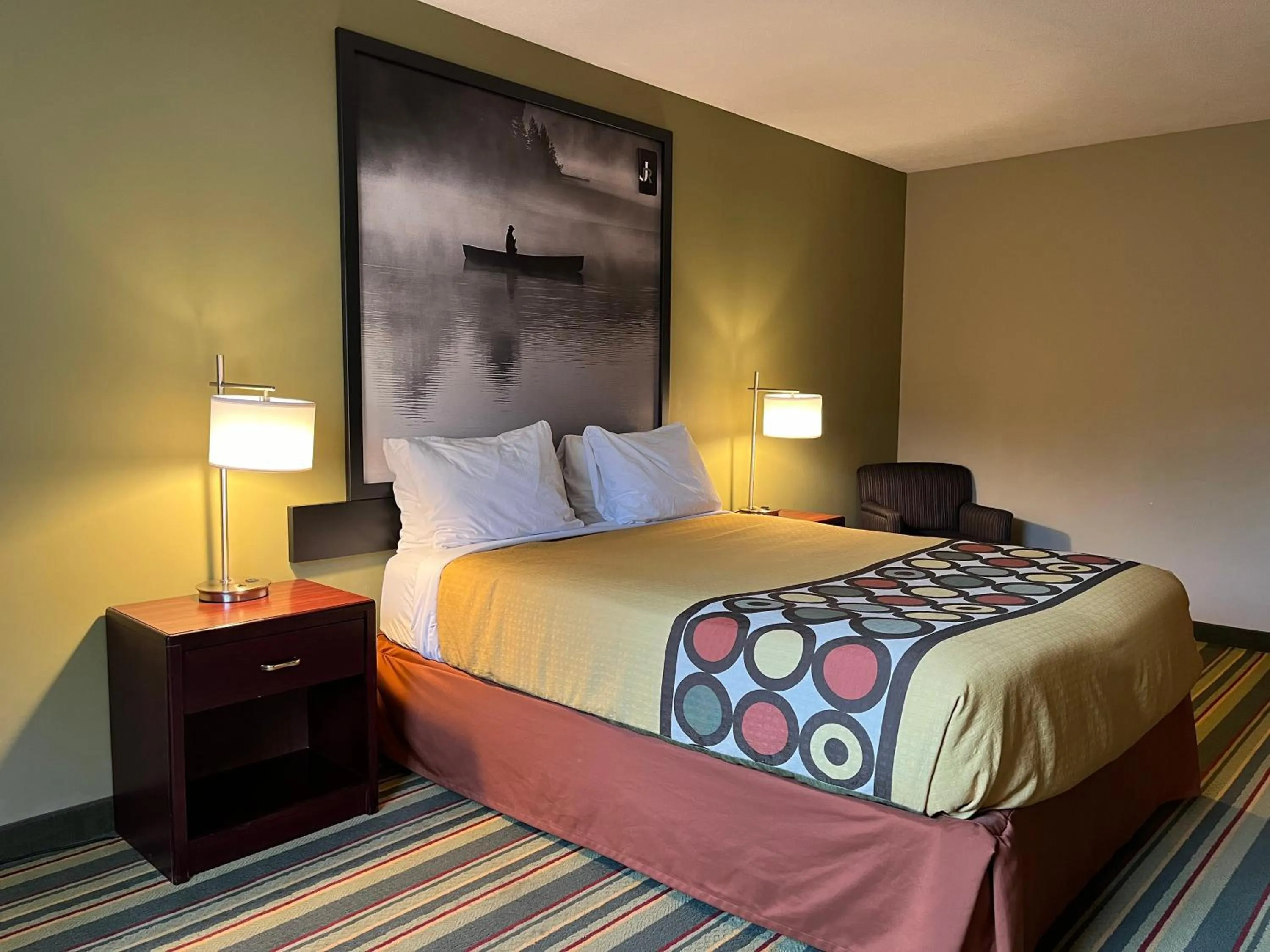 Bed in Jolly Roger Inn & Resort