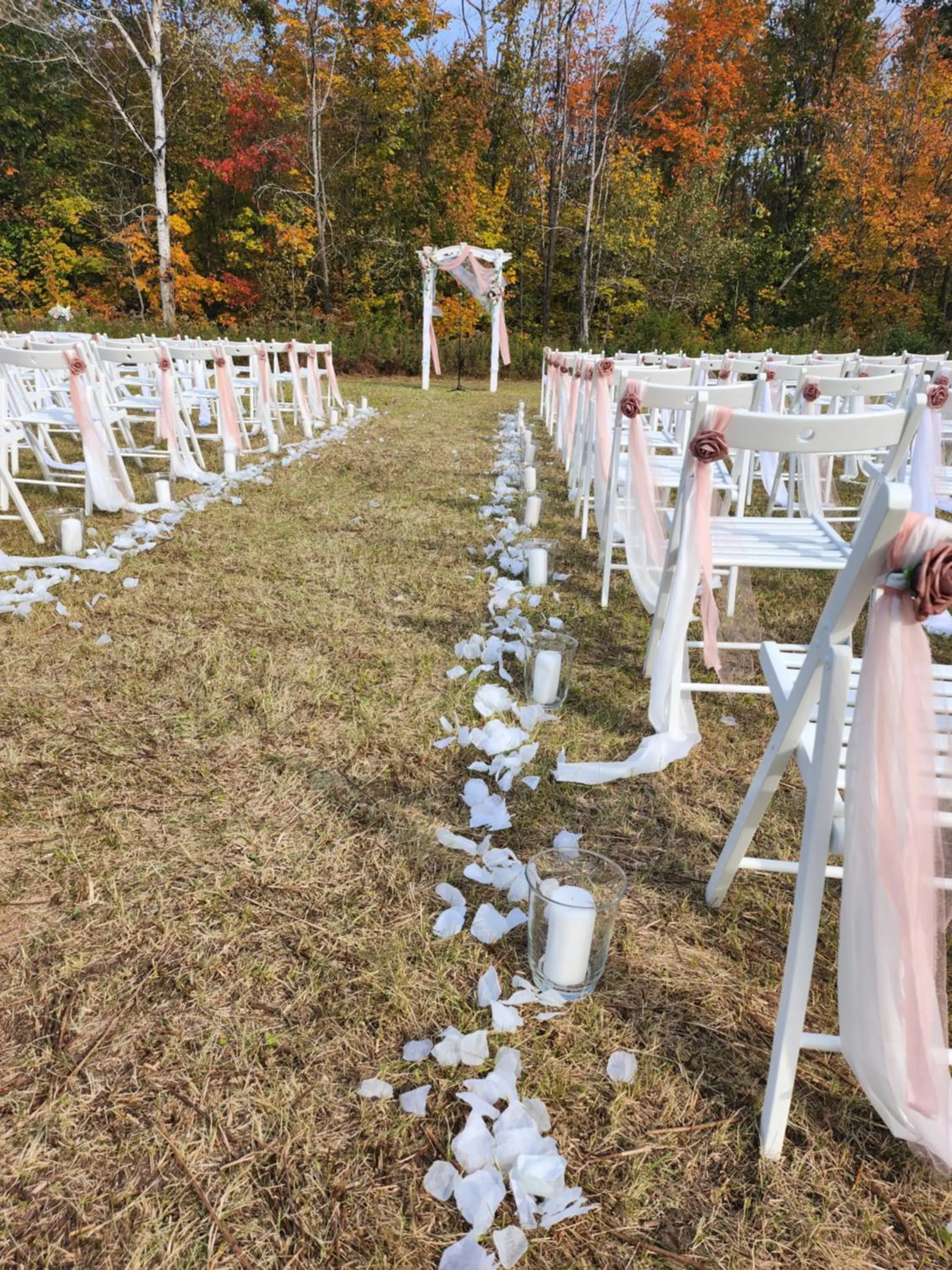 Property building in Jolly Roger Inn & Resort