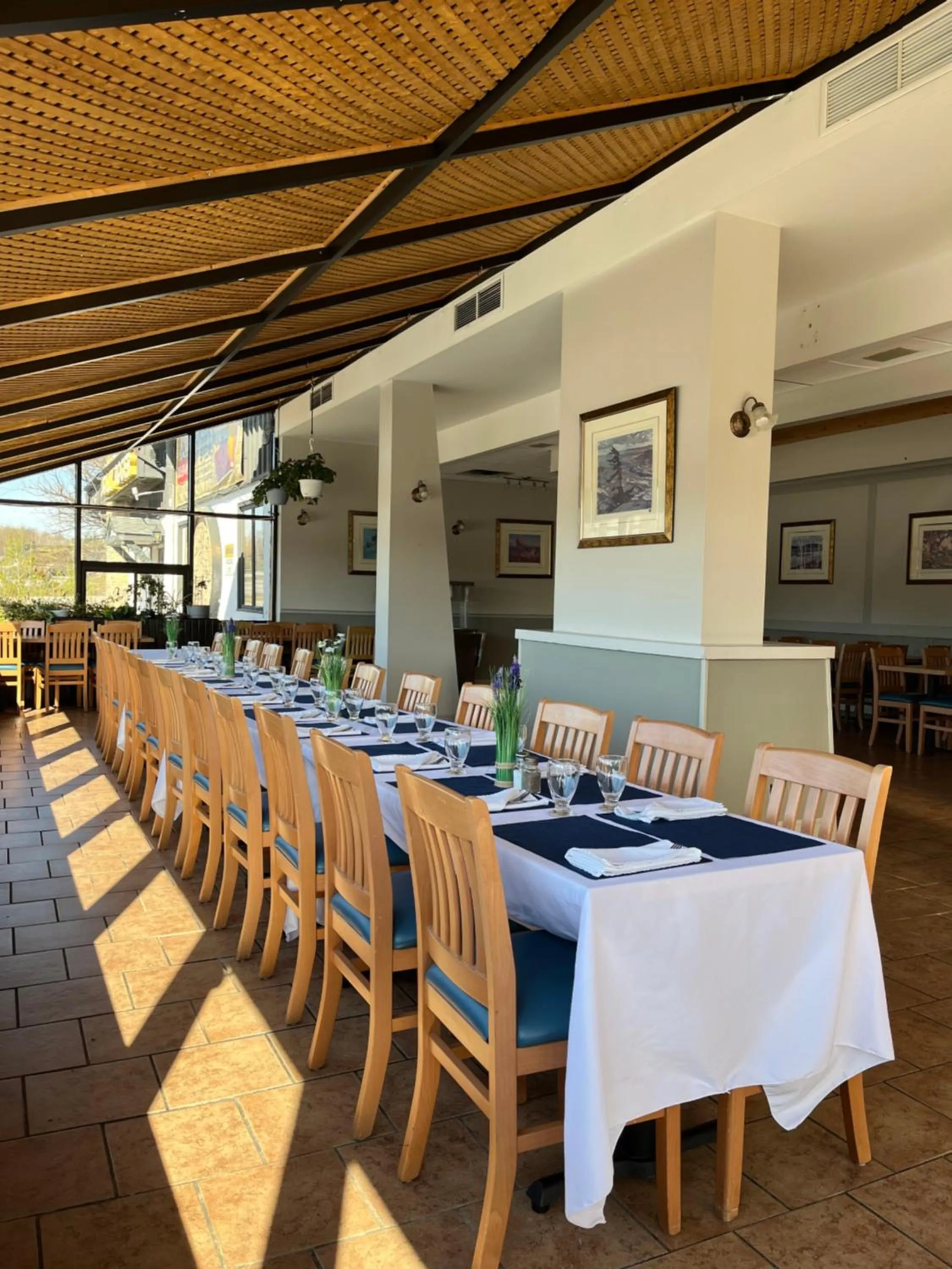 Restaurant/places to eat in Jolly Roger Inn & Resort