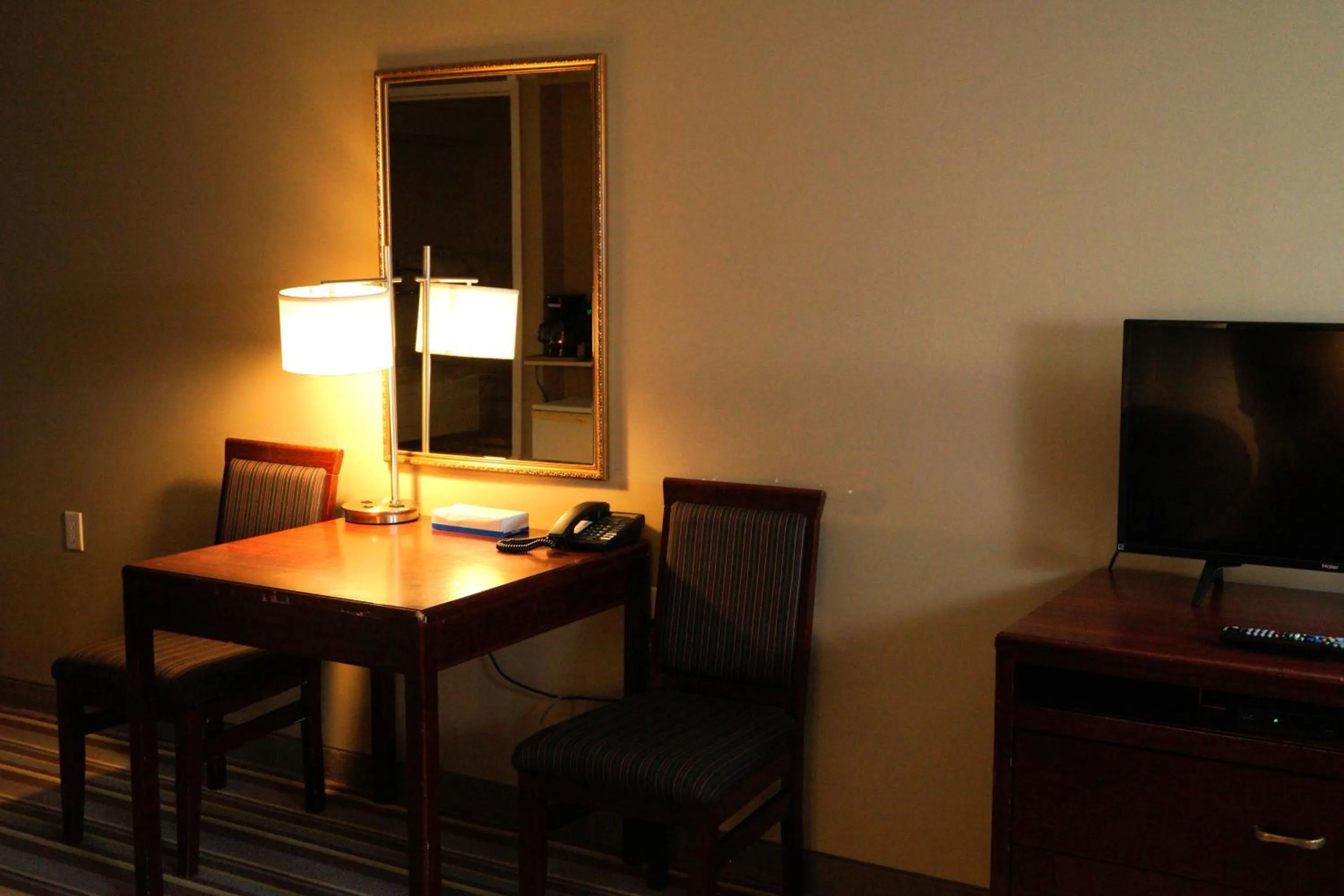 TV and multimedia in Jolly Roger Inn & Resort