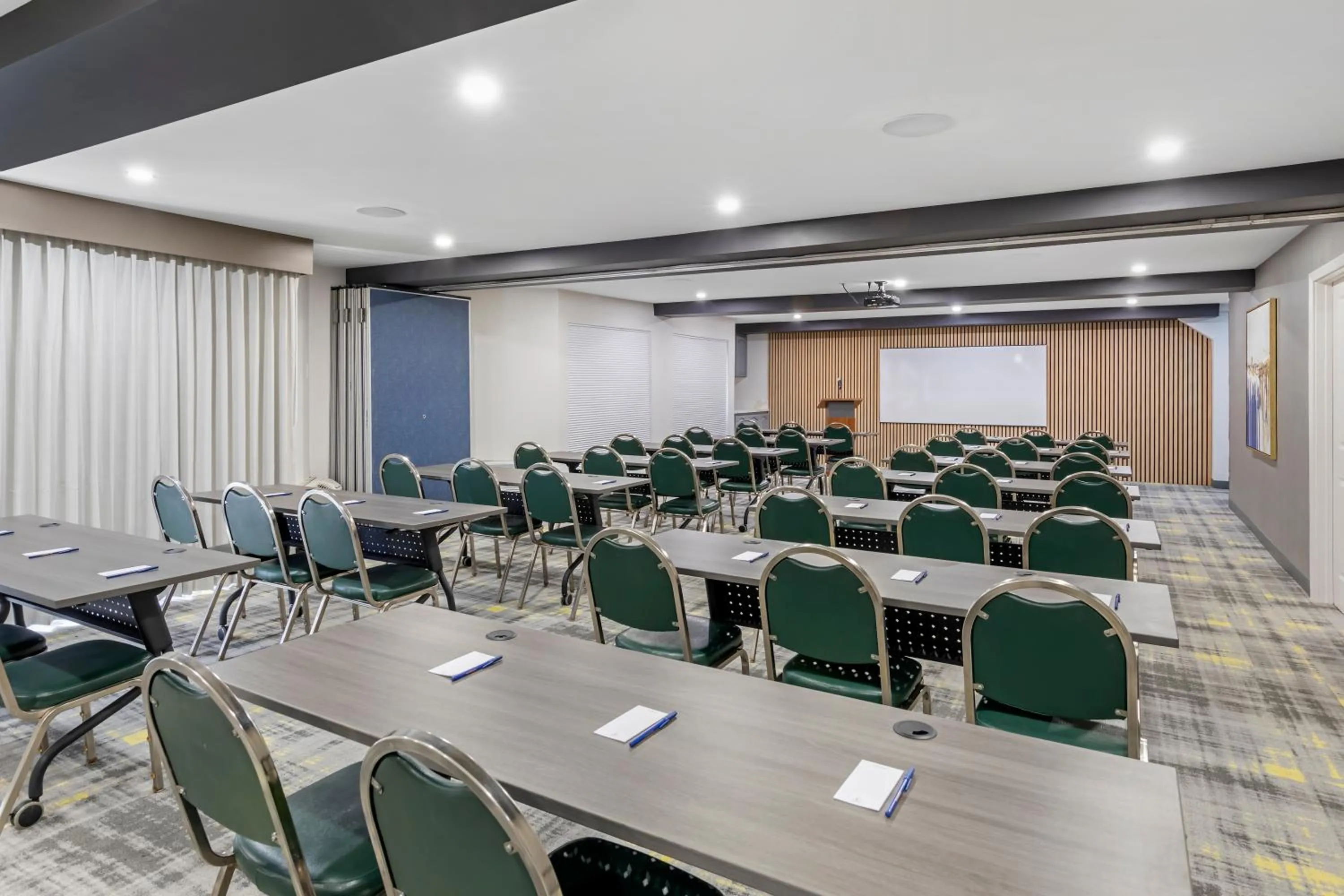 Meeting/conference room in Comfort Inn & Suites Irvine Spectrum