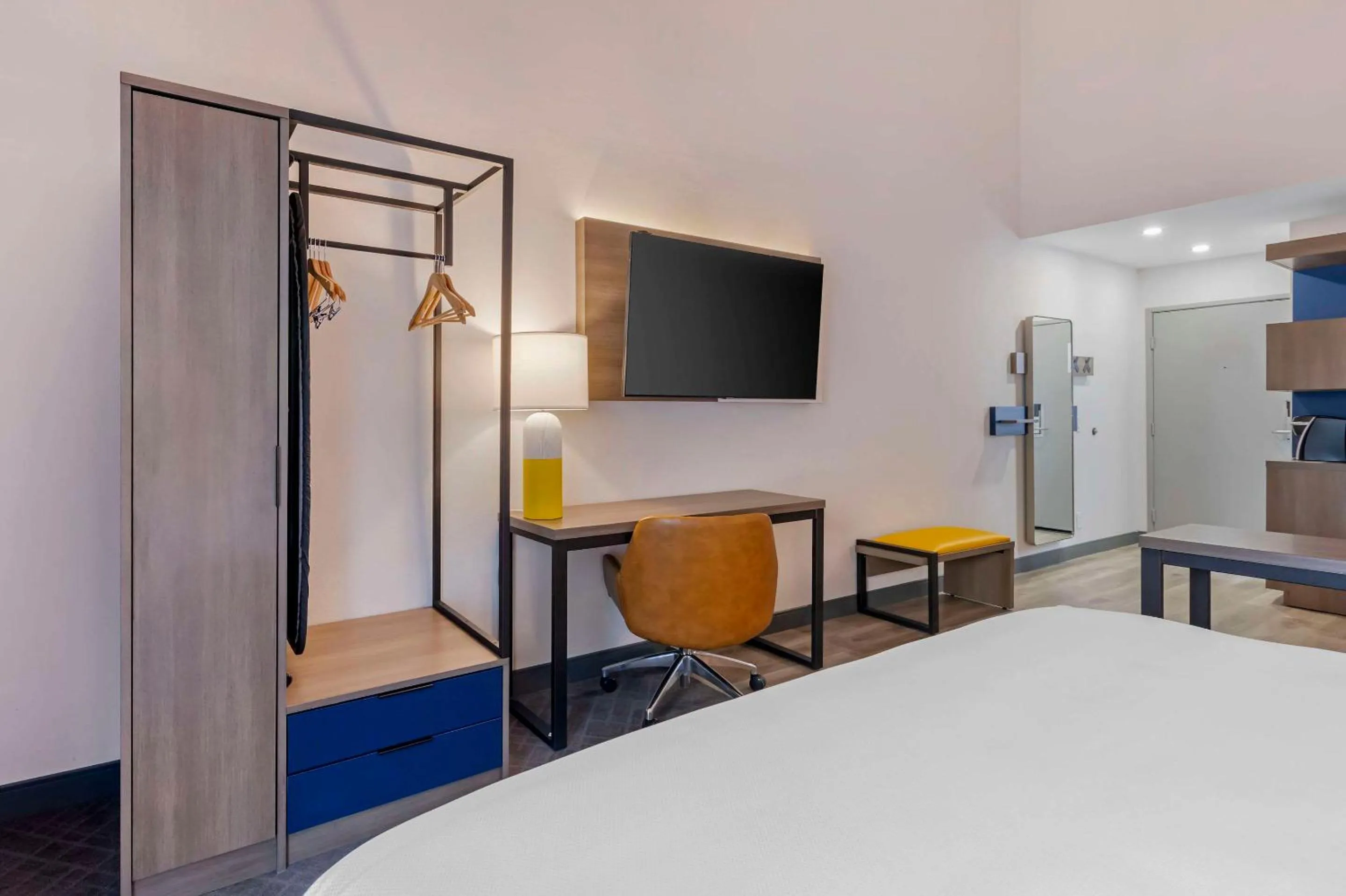 Bedroom, Bed in Comfort Inn & Suites Irvine Spectrum