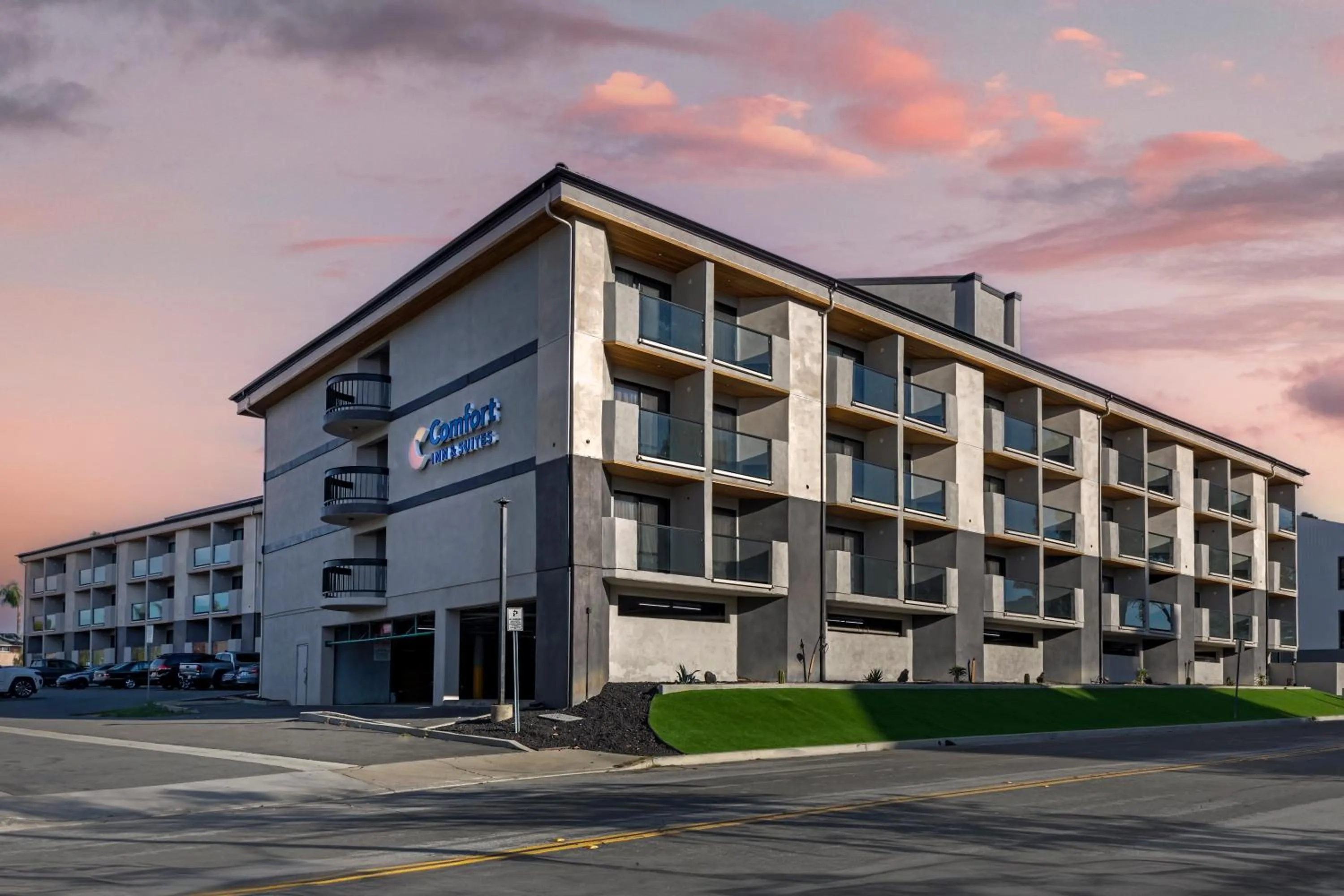 Property building in Comfort Inn & Suites Irvine Spectrum