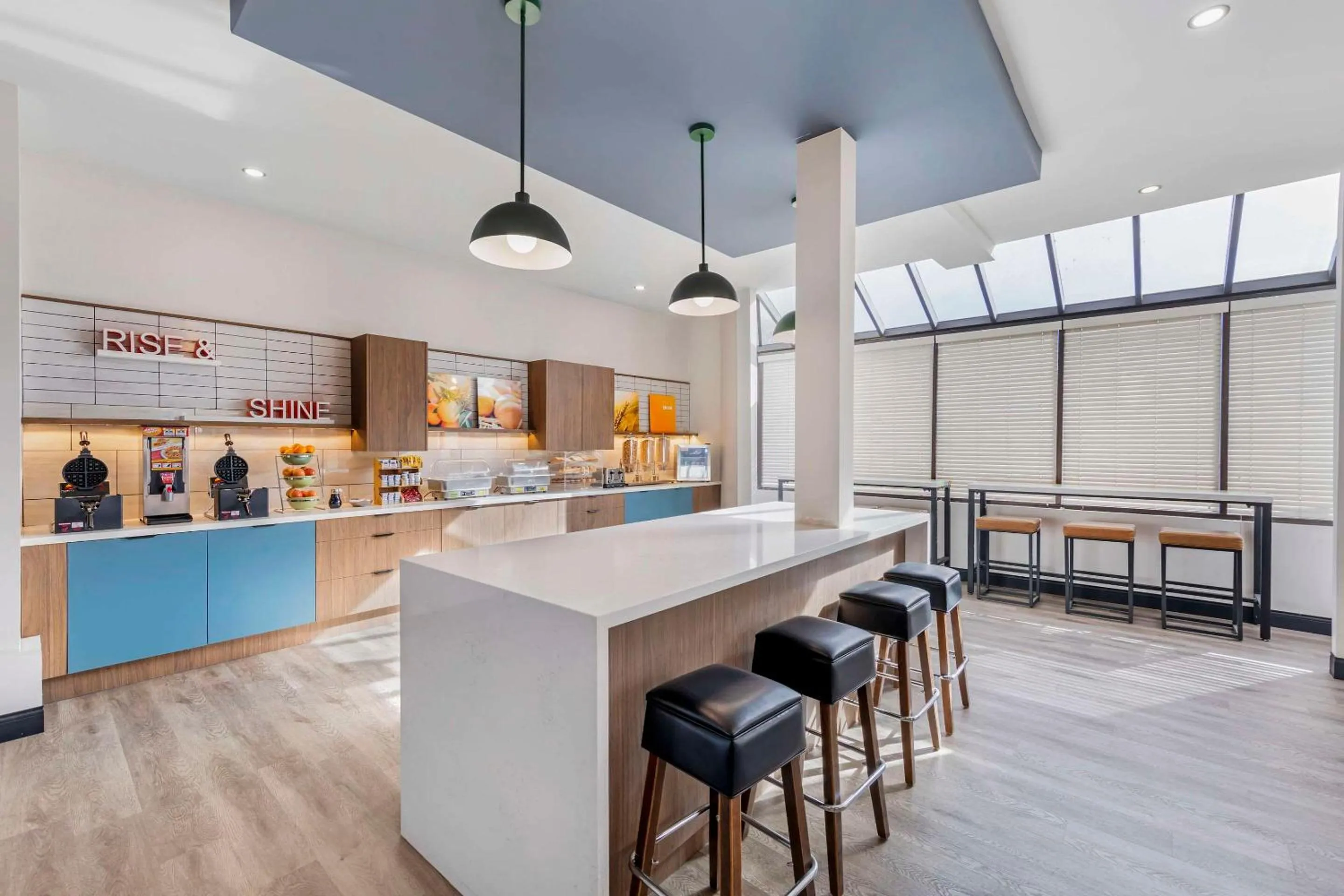 Breakfast in Comfort Inn & Suites Irvine Spectrum