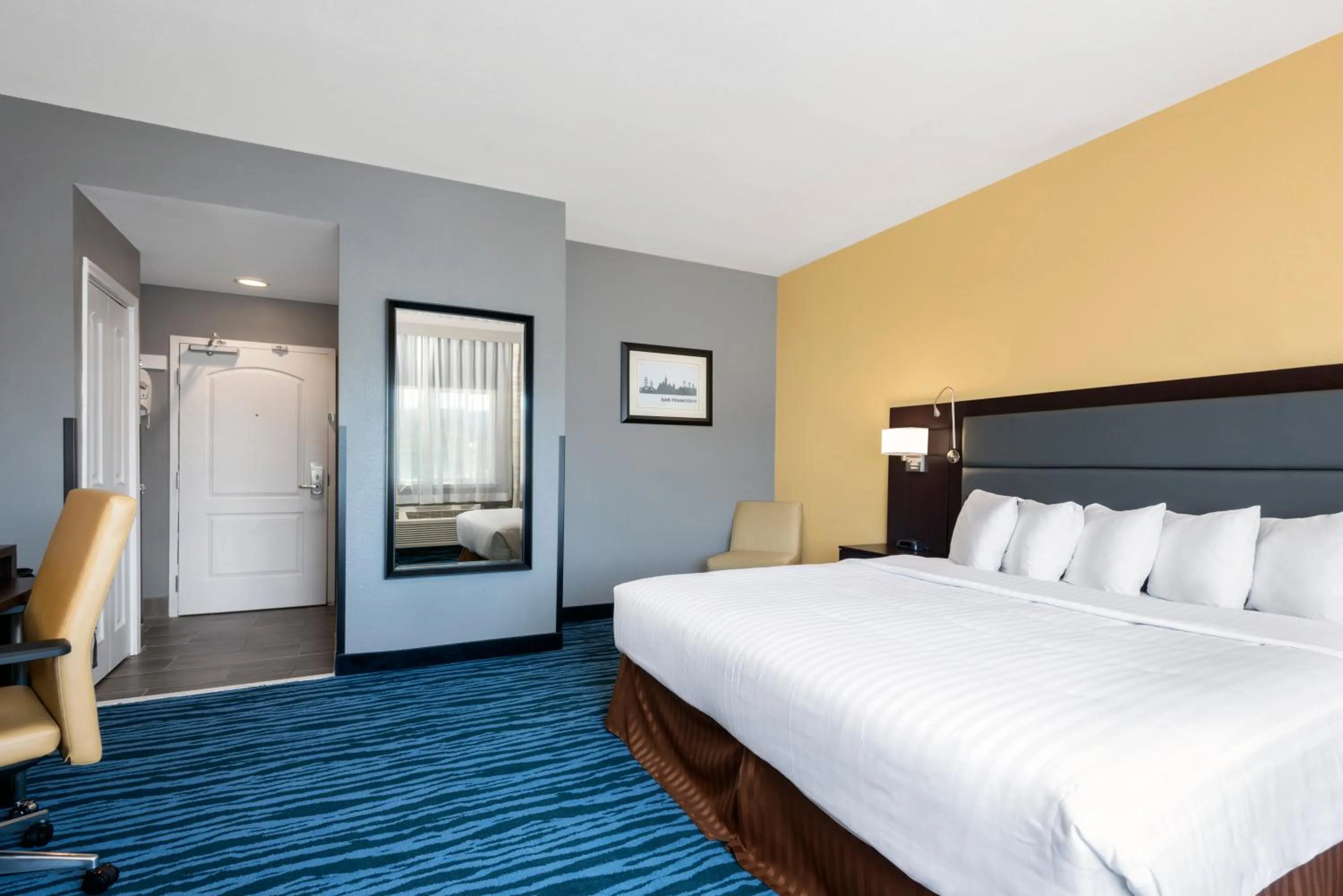 Bed in Hotel 1550 - SFO Airport West