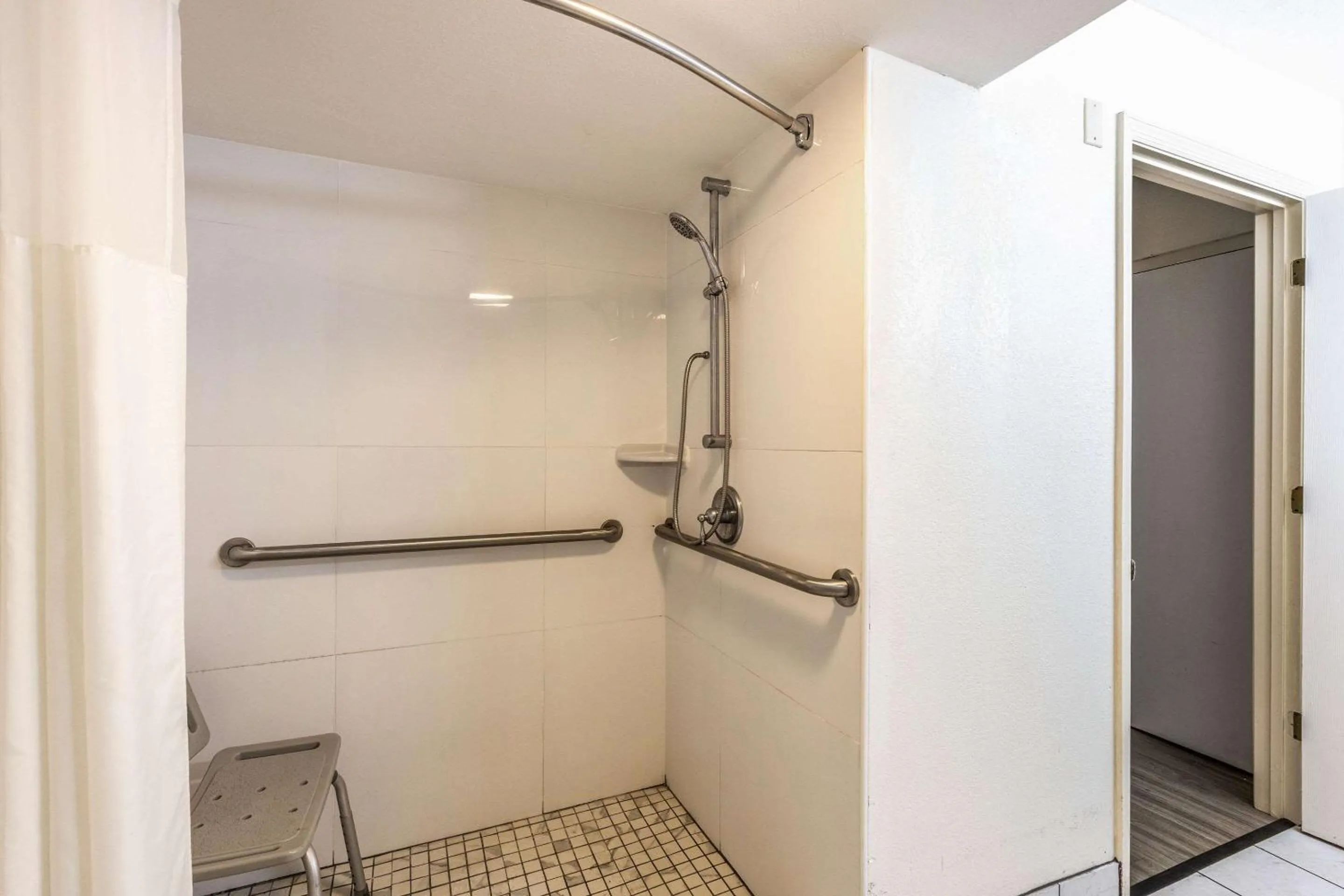 Bathroom in Econo Lodge Thomasville