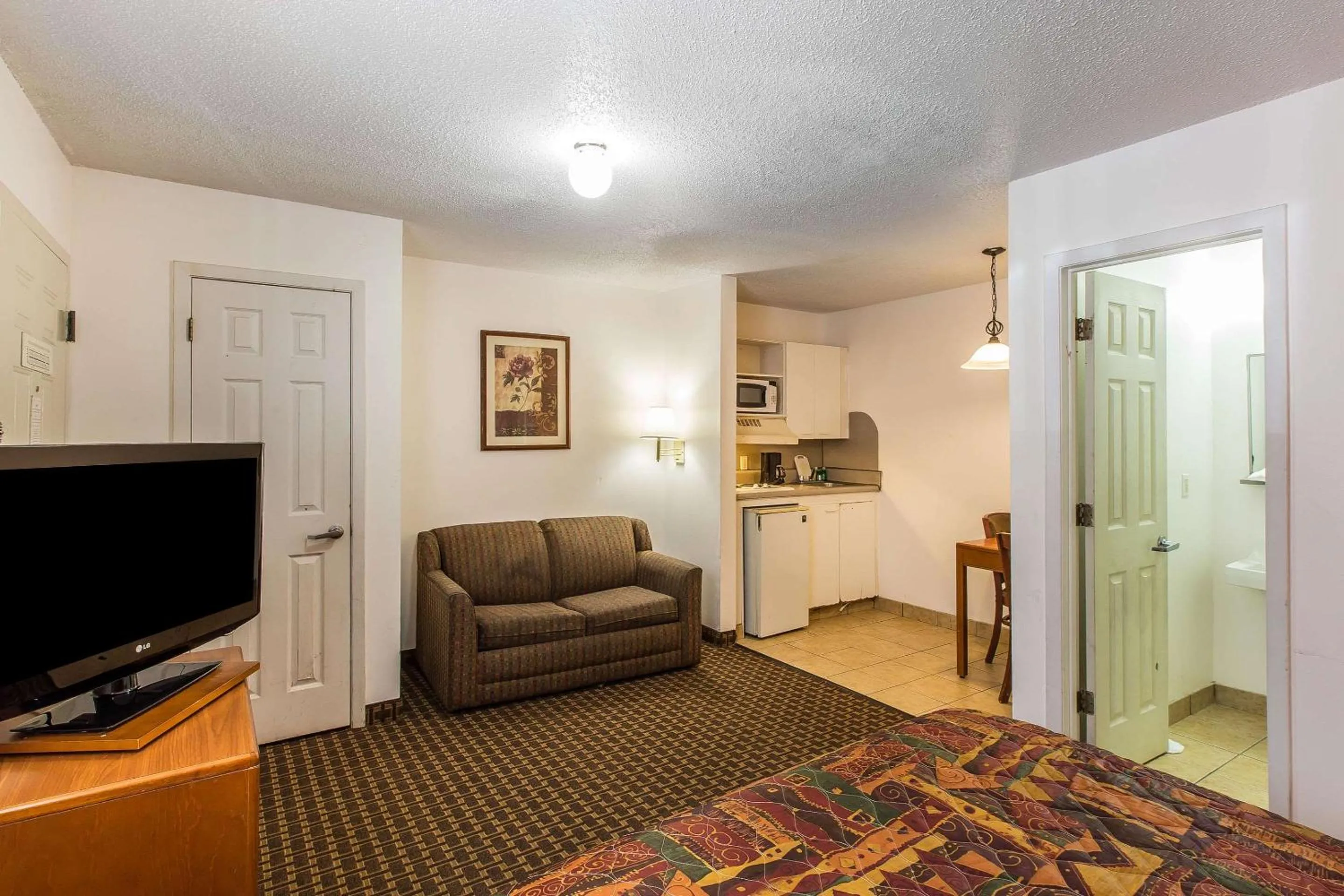 Photo of the whole room, Seating Area in Suburban Studios Abercorn