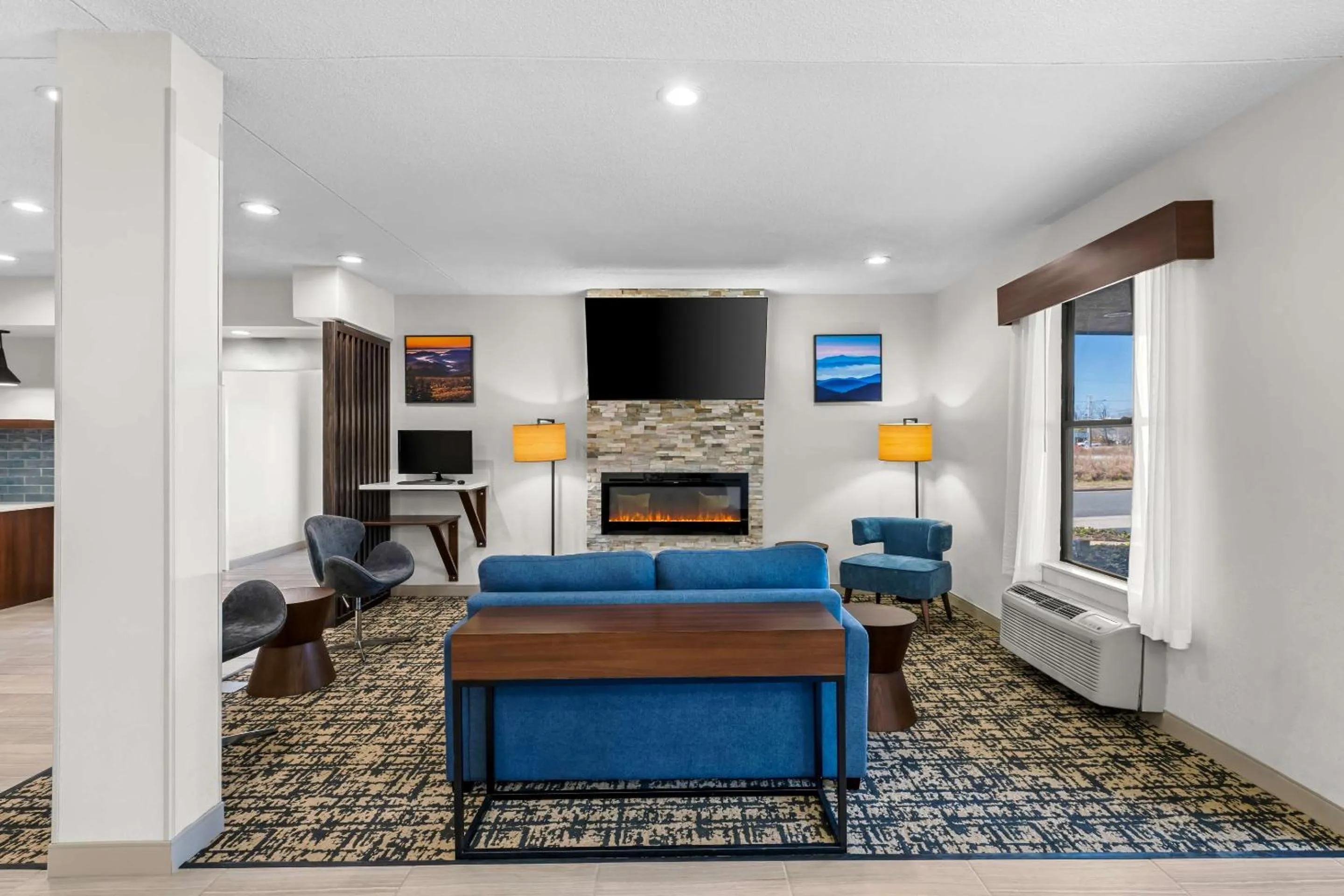 Lobby or reception in Clarion Pointe I-85 High Point - Archdale